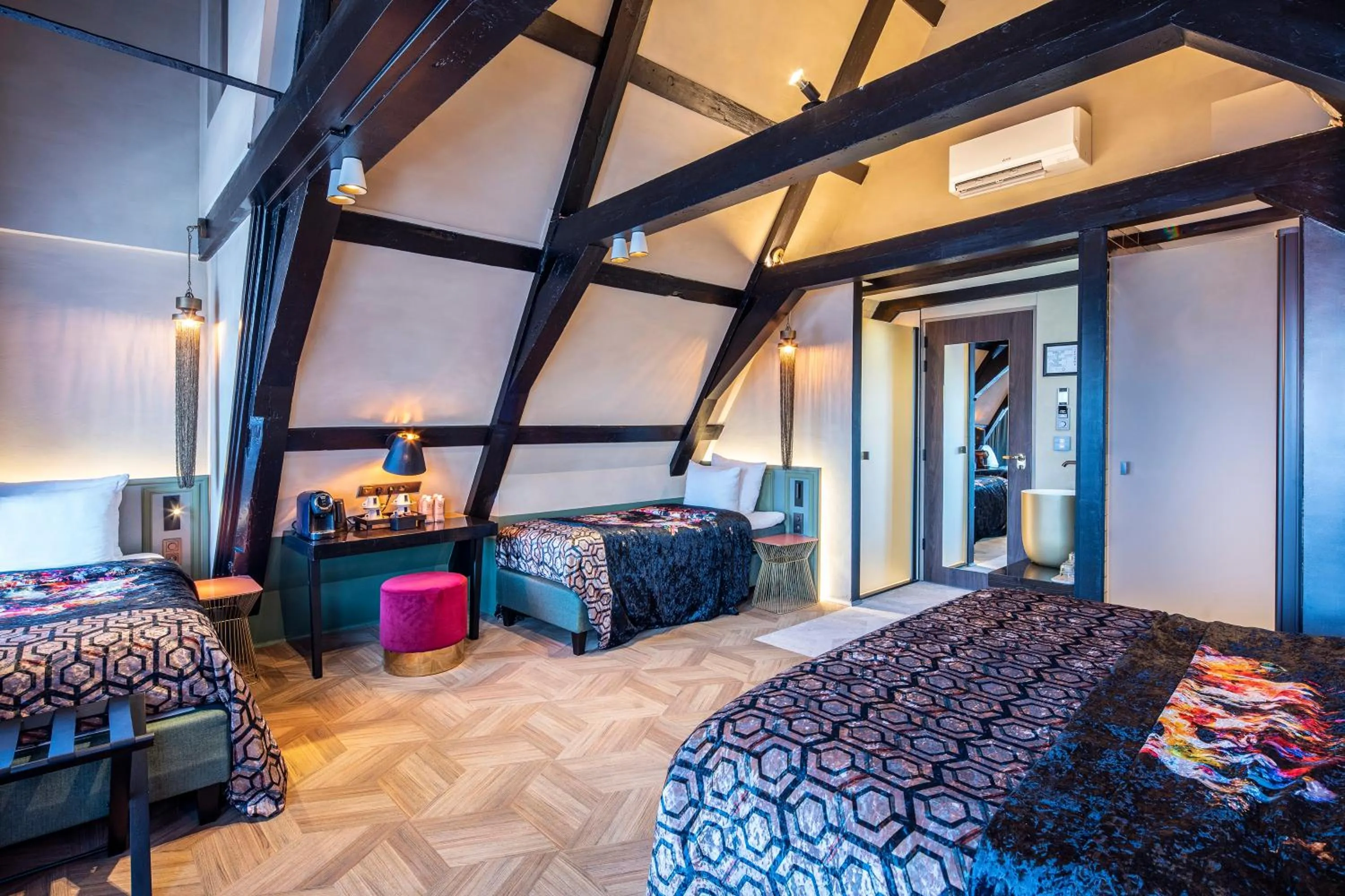 Photo of the whole room, Bed in Rokin Hotel