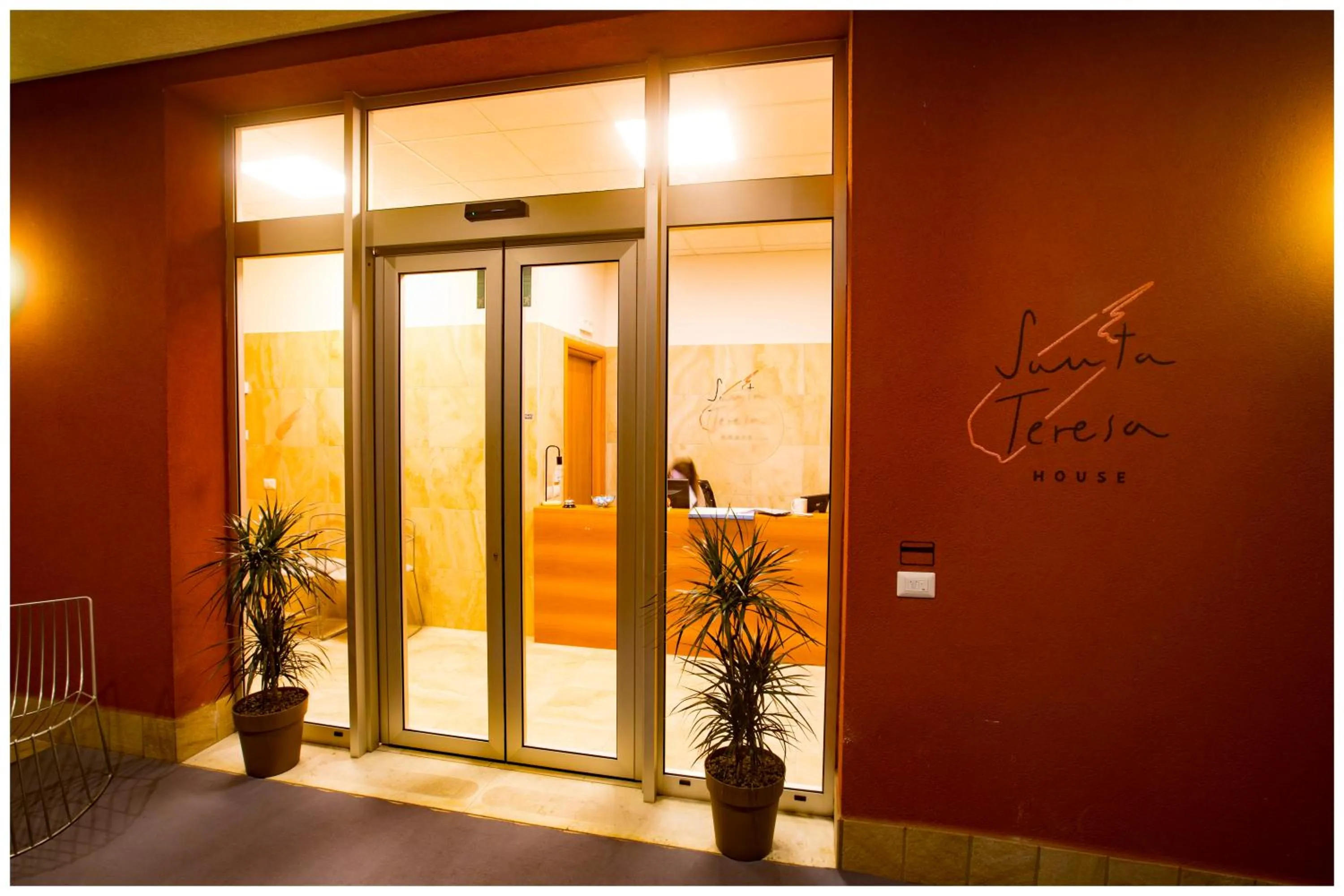 Facade/entrance in Santa Teresa House