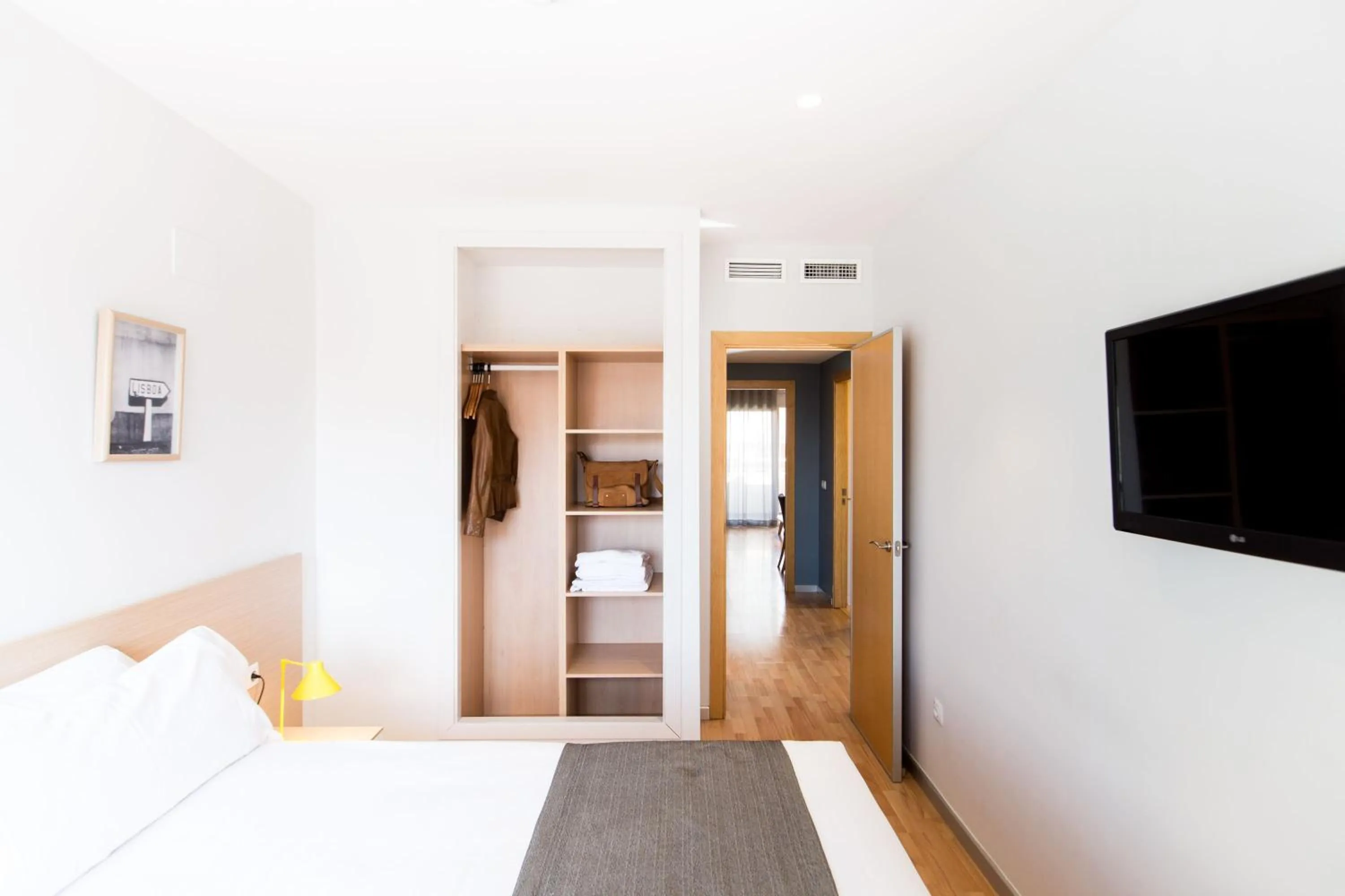 Photo of the whole room, Bed in Valenciaflats Ciudad de las Ciencias