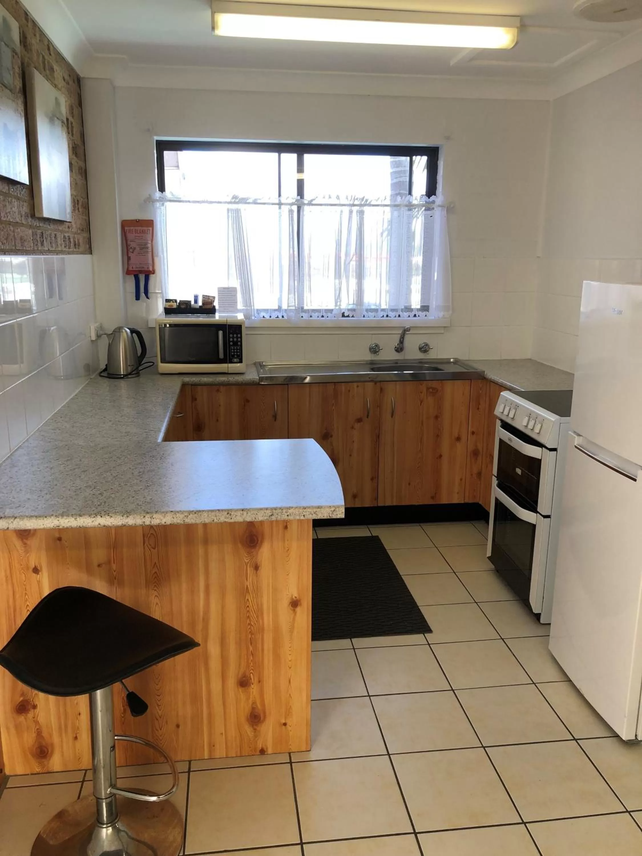 Avaleen Lodge Motor Inn