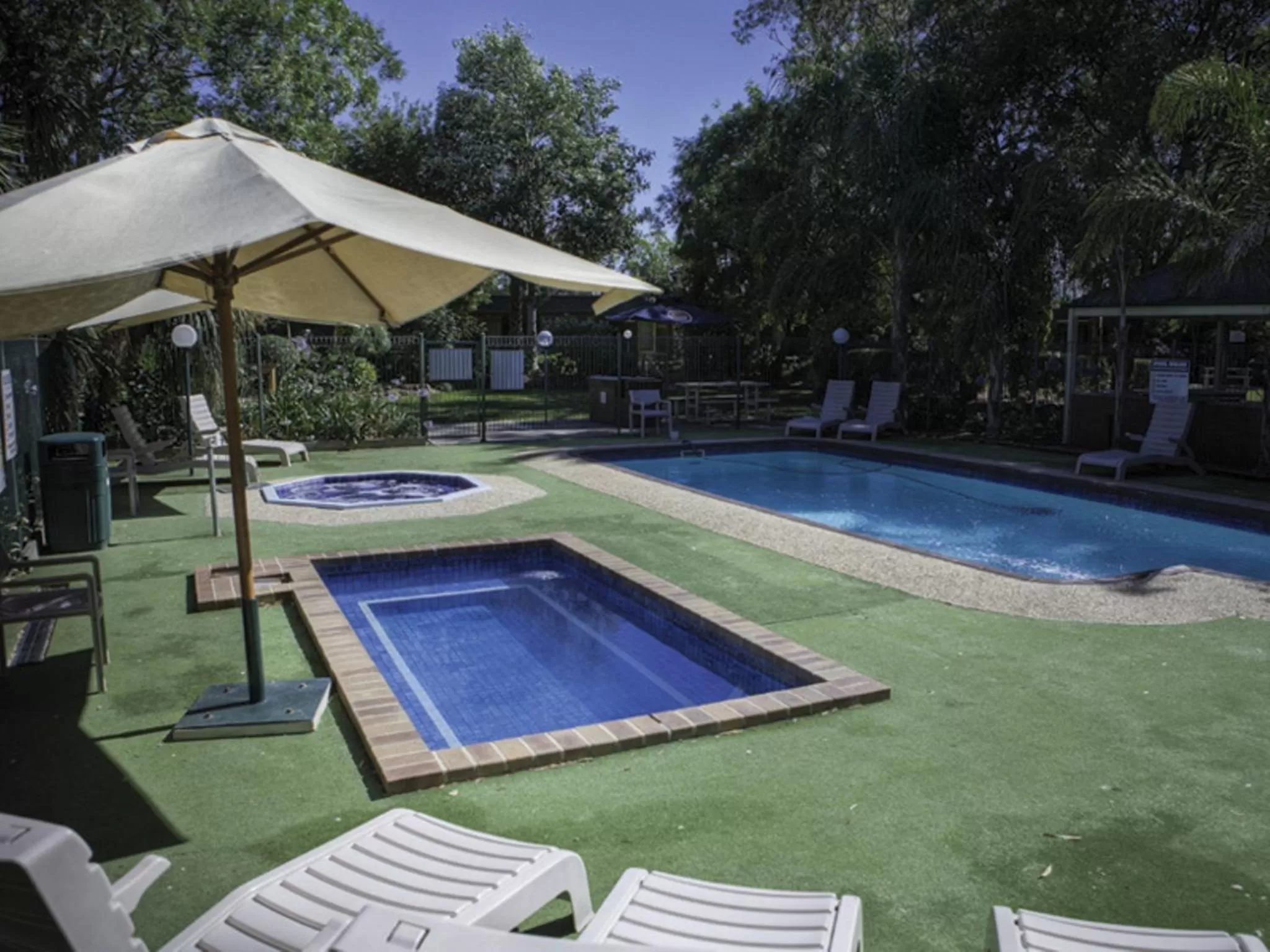 Swimming pool in Rich River Golf Club