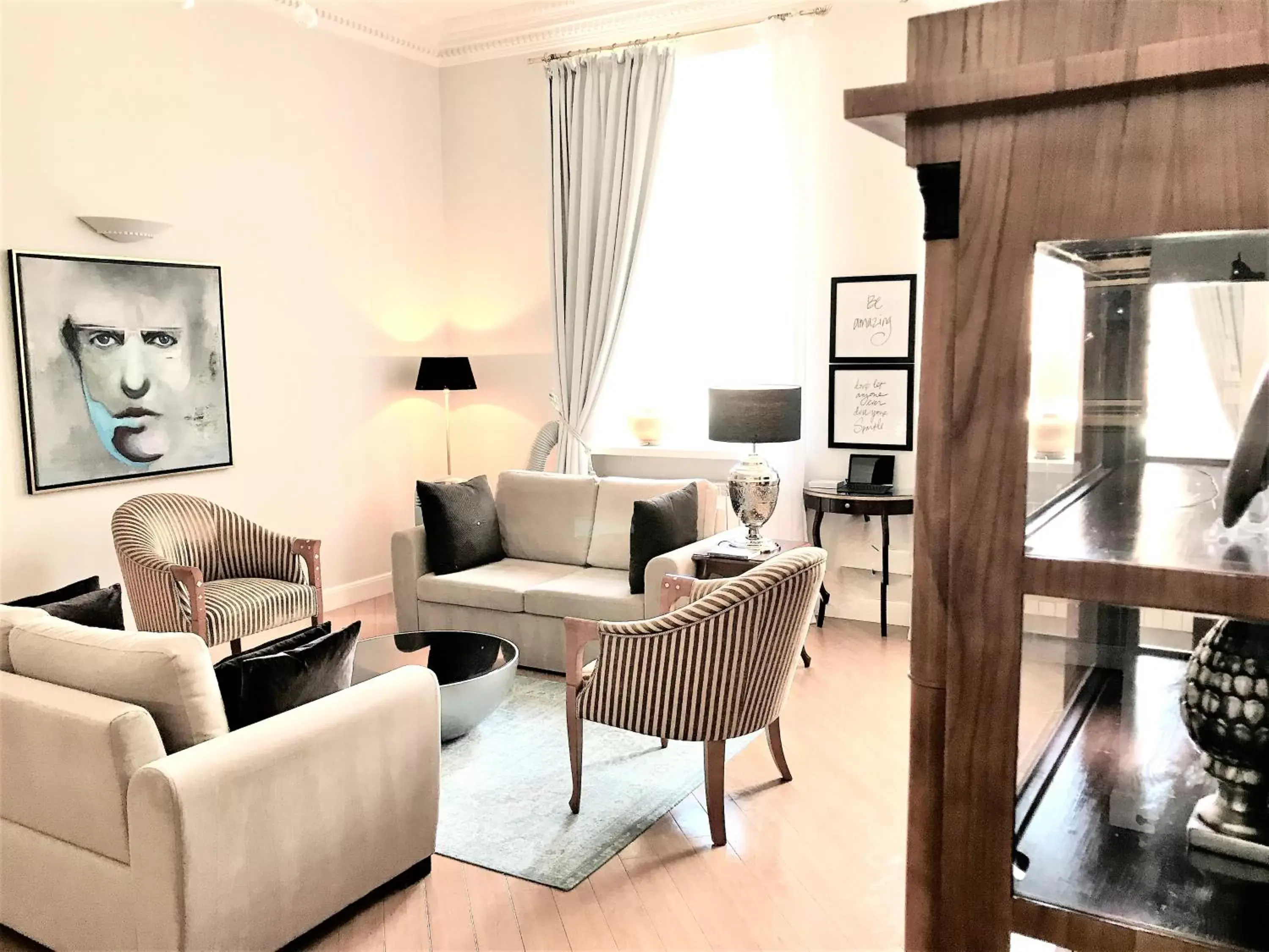 Luxury Executive Suite with Market Square View in Luxury Apartments MONDRIAN Market Square III Luxury Executive Suite with Market Square View in Luxury Apartments MONDRIAN Market Square III