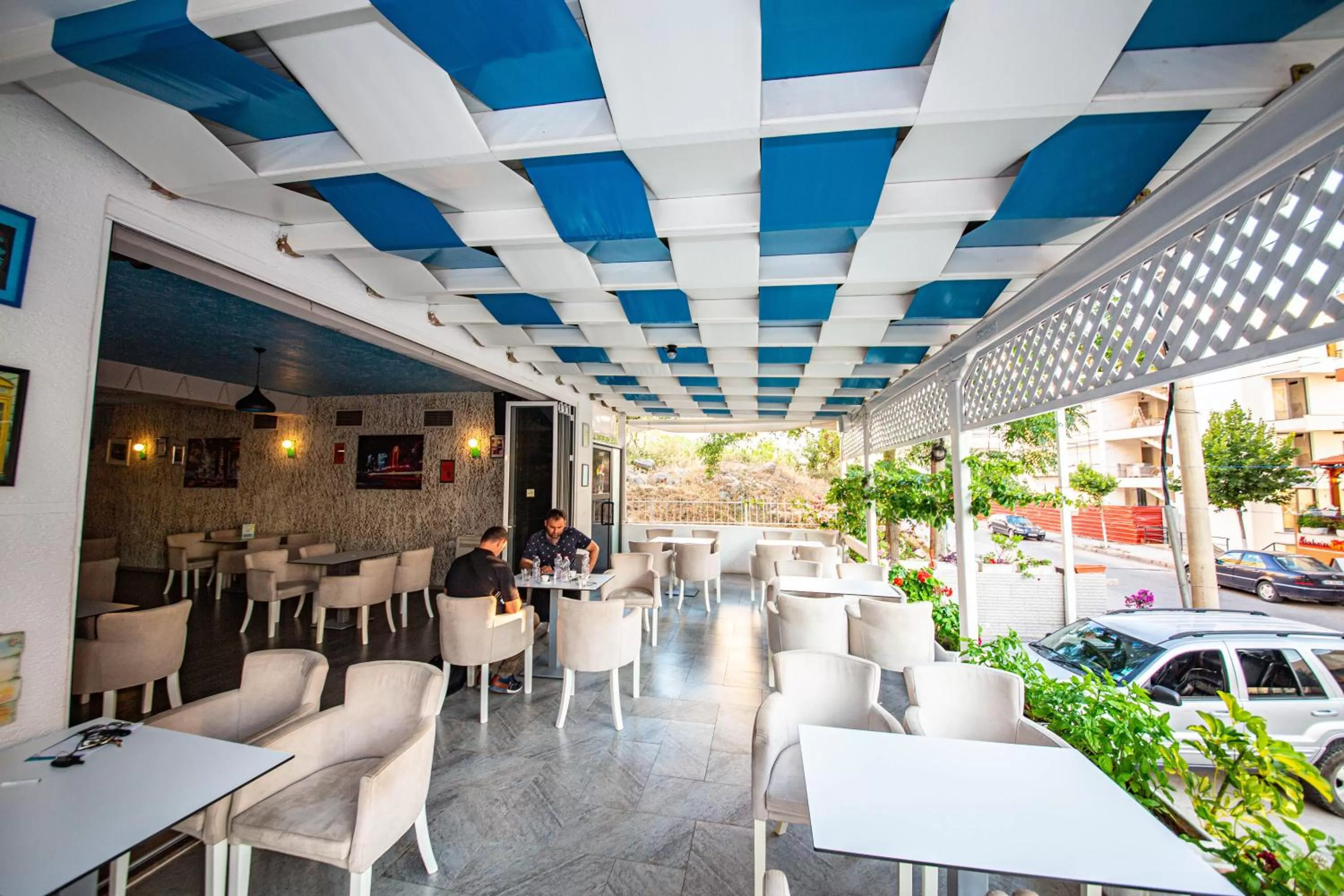 Restaurant/places to eat in Hotel Primavera