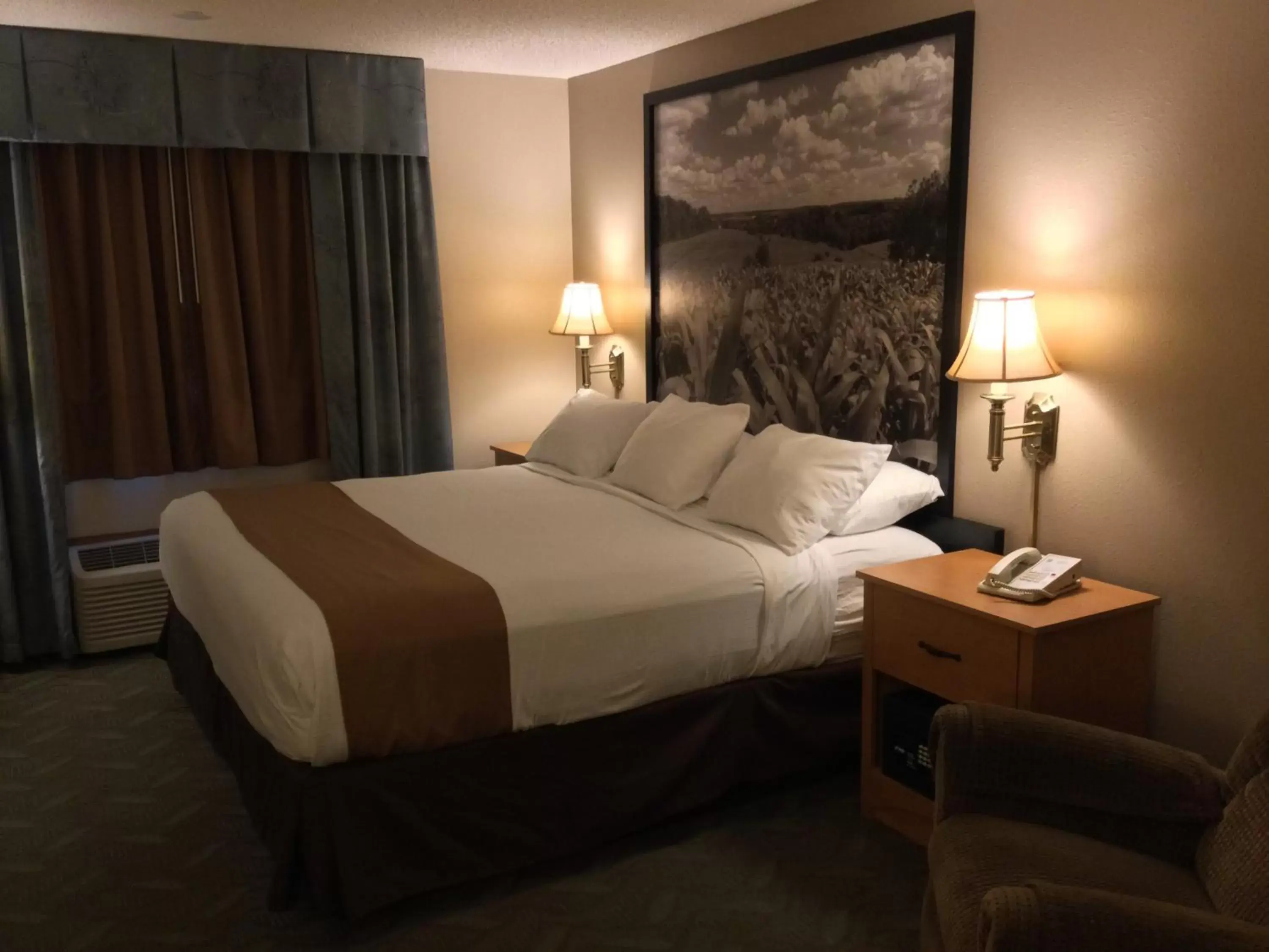 Deluxe King Suite - Non-Smoking in Super 8 by Wyndham Monroe WI Deluxe King Suite - Non-Smoking in Super 8 by Wyndham Monroe WI