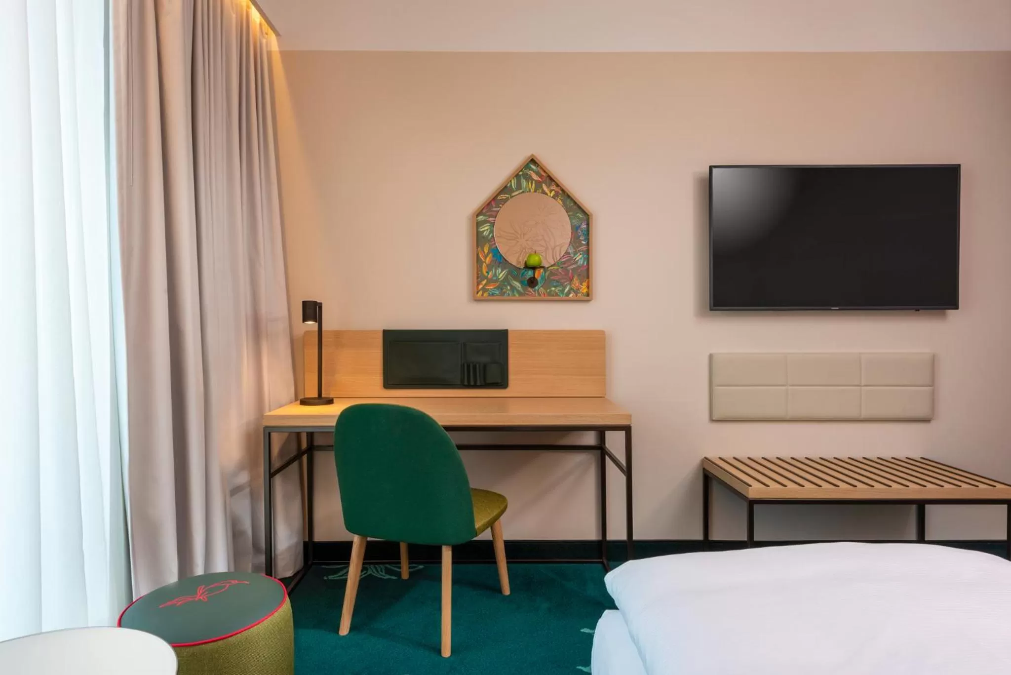 TV and multimedia, Bed in Mövenpick Hotel Stuttgart Messe & Congress