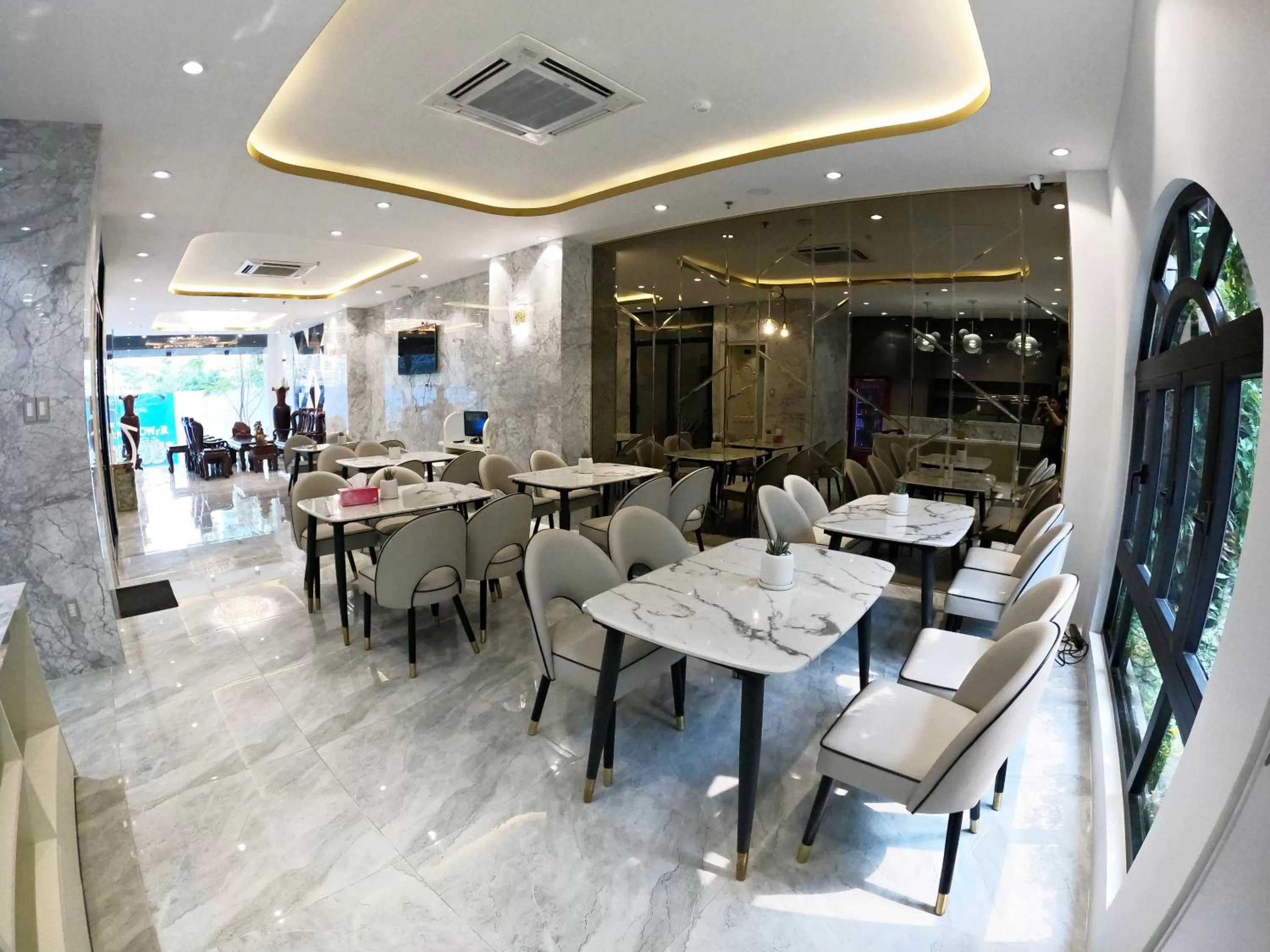 Restaurant/places to eat in Dinh Phat Hotel