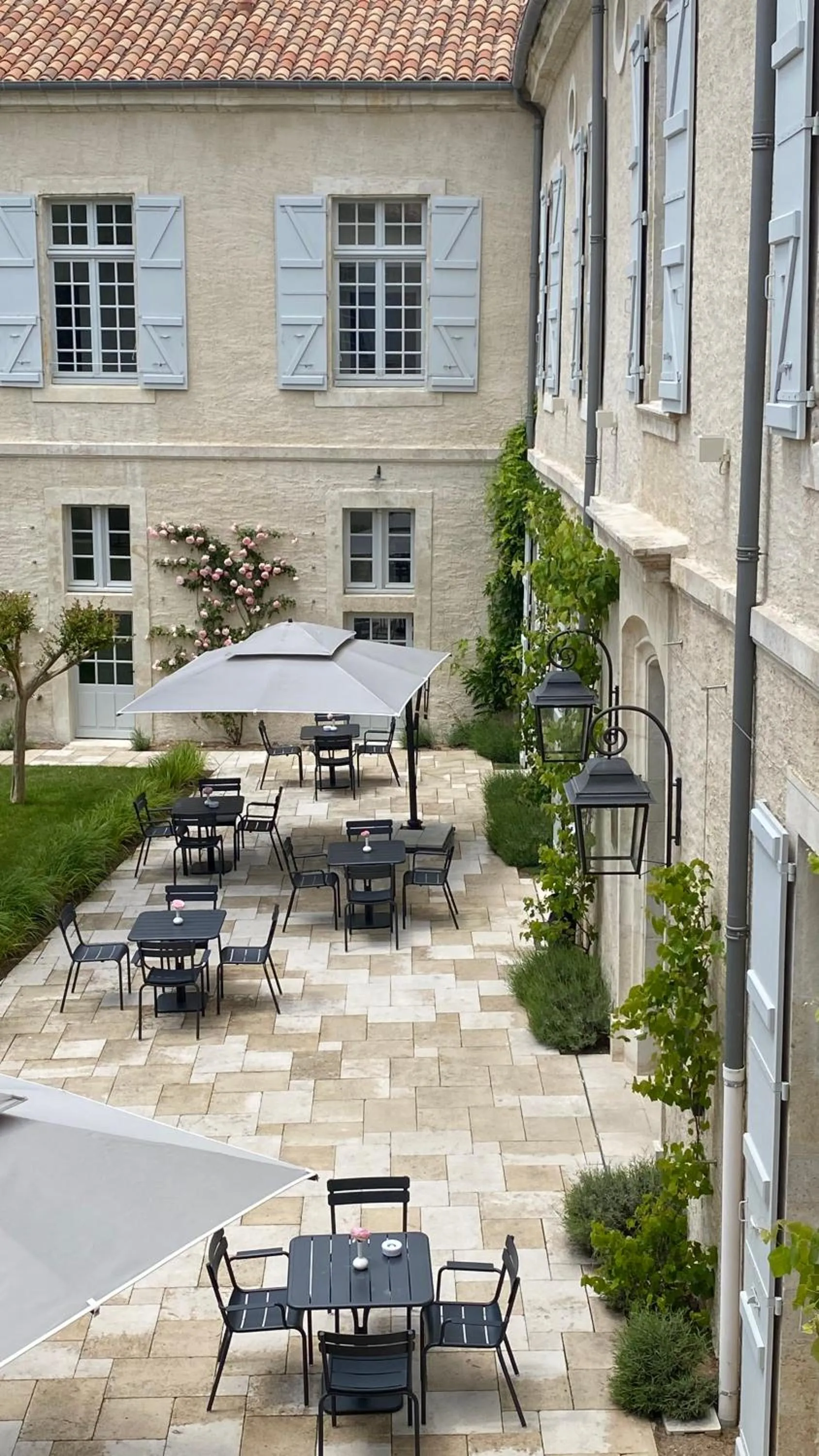 Patio in College des Doctrinaires, Hôtel, Résidence et SPA