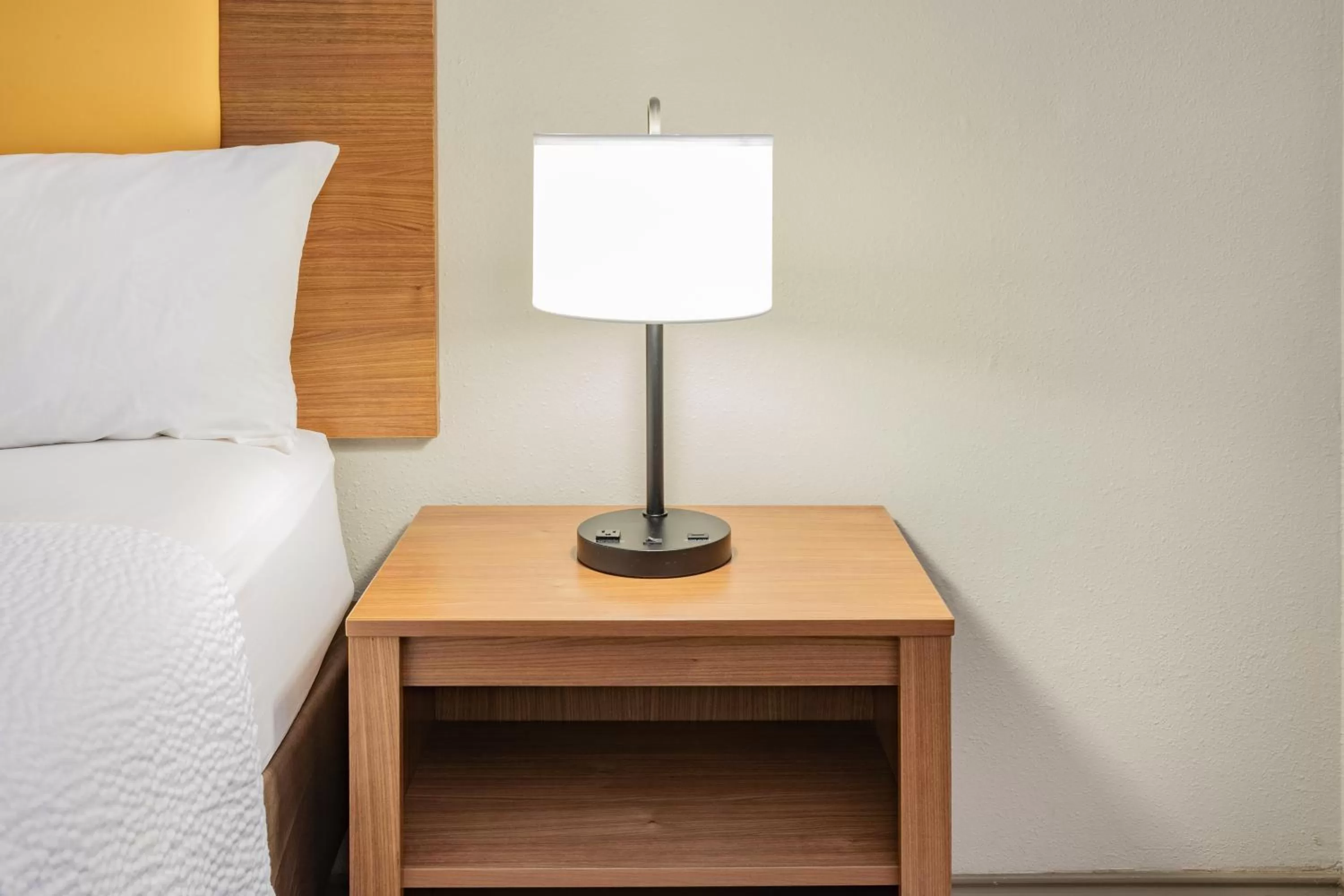 Bed in Days Inn & Suites by Wyndham Huntsville