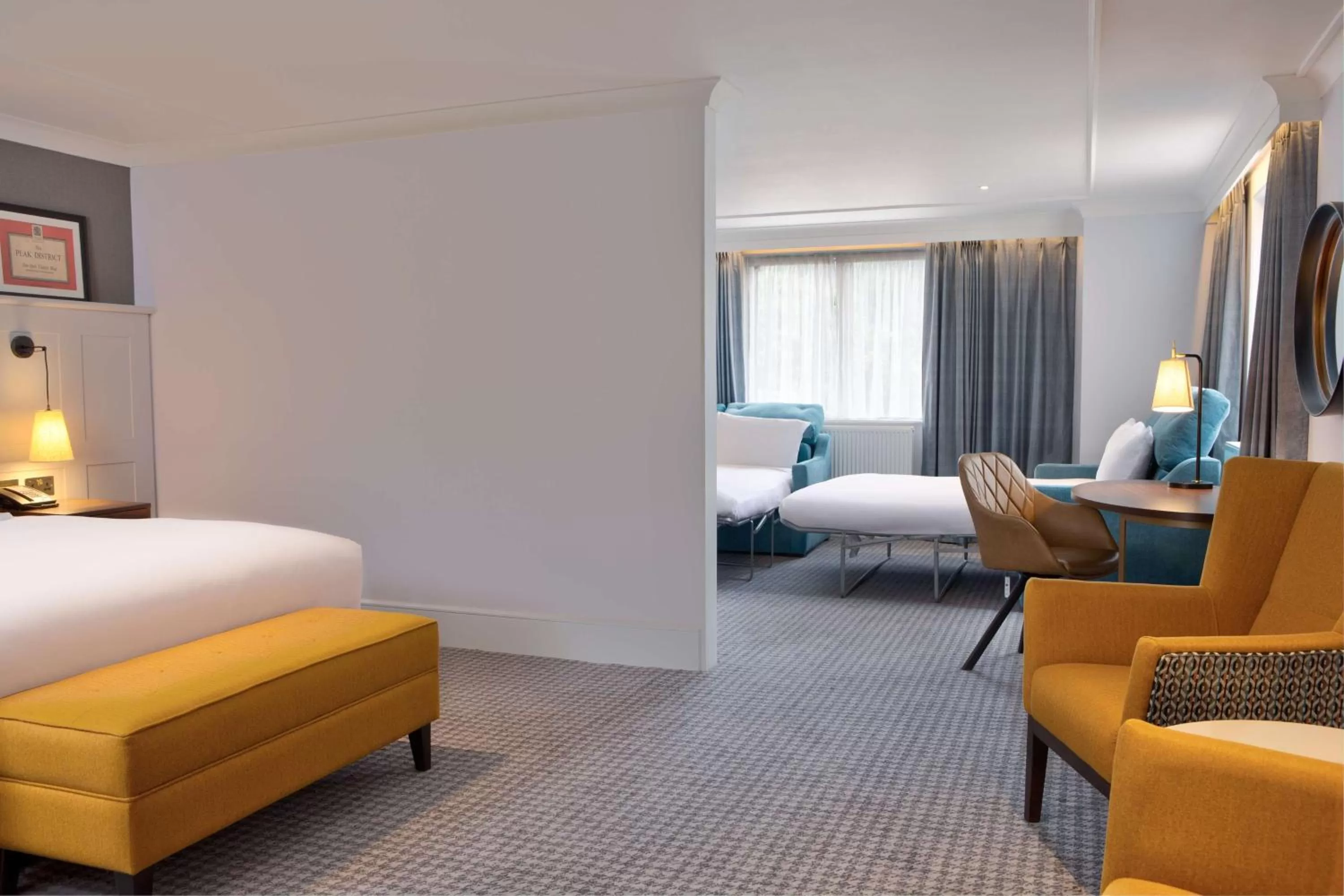 Living room, Bed in DoubleTree by Hilton Stoke-on-Trent, United Kingdom