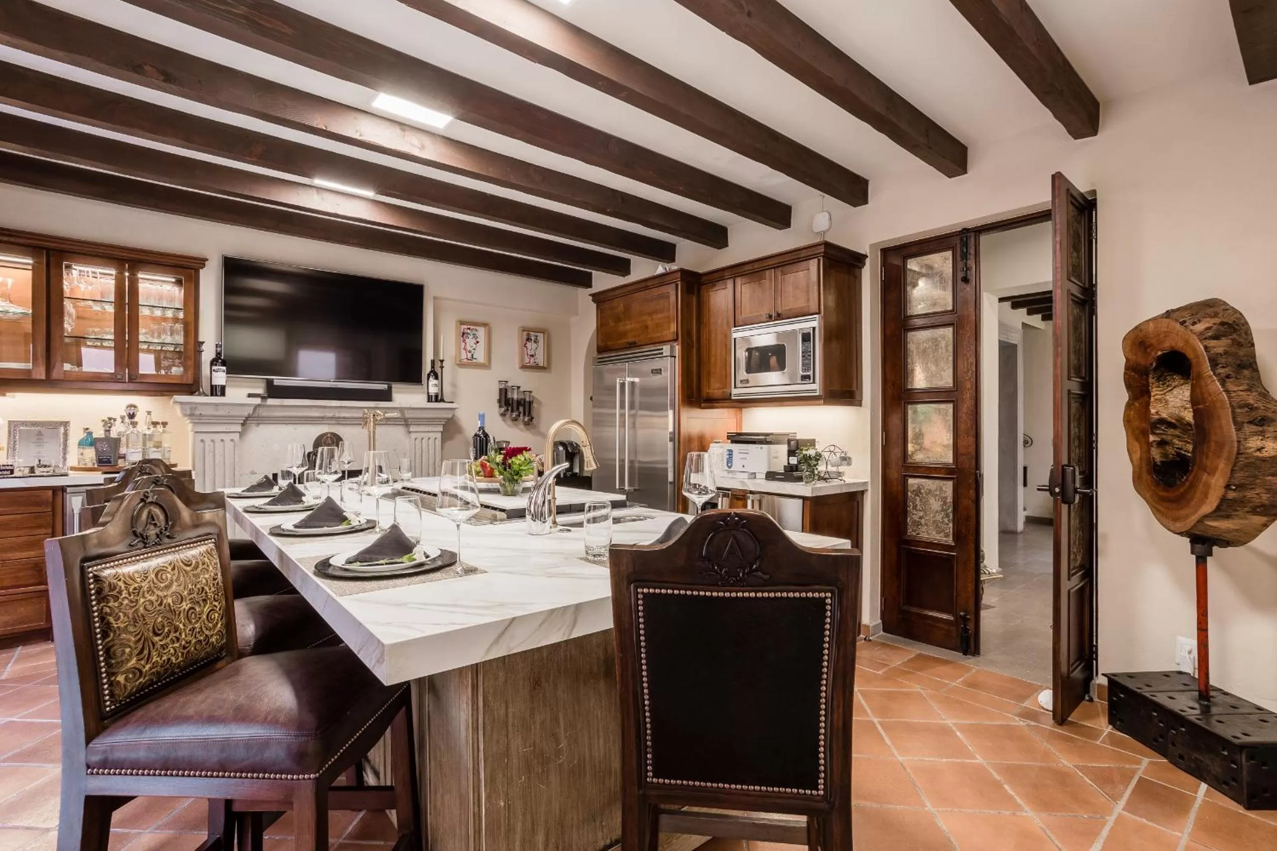 Restaurant/Places to Eat in Artesana Luxury Villa