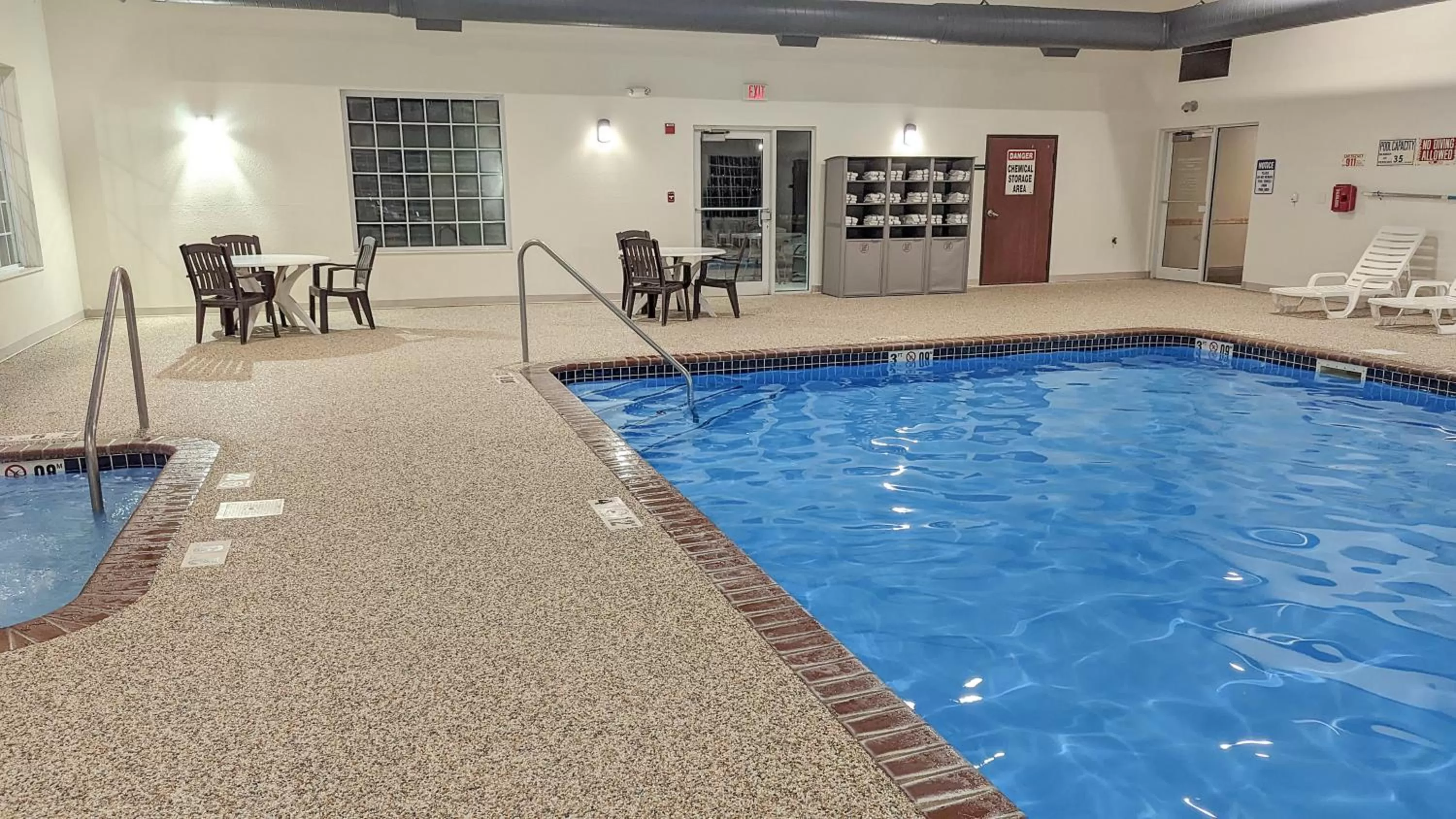 Estherville Hotel & Suites