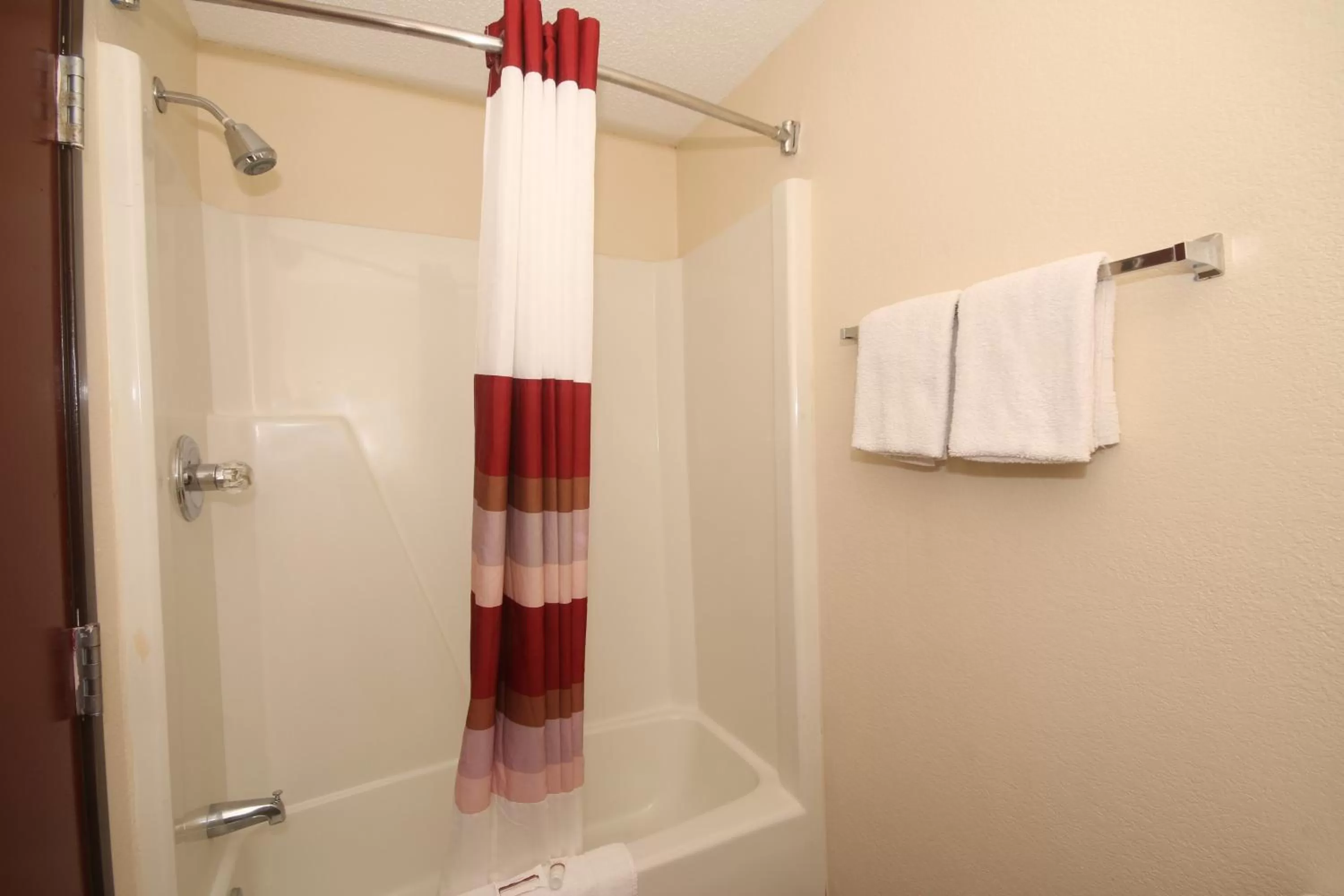 Bathroom in Red Roof Inn Gaffney