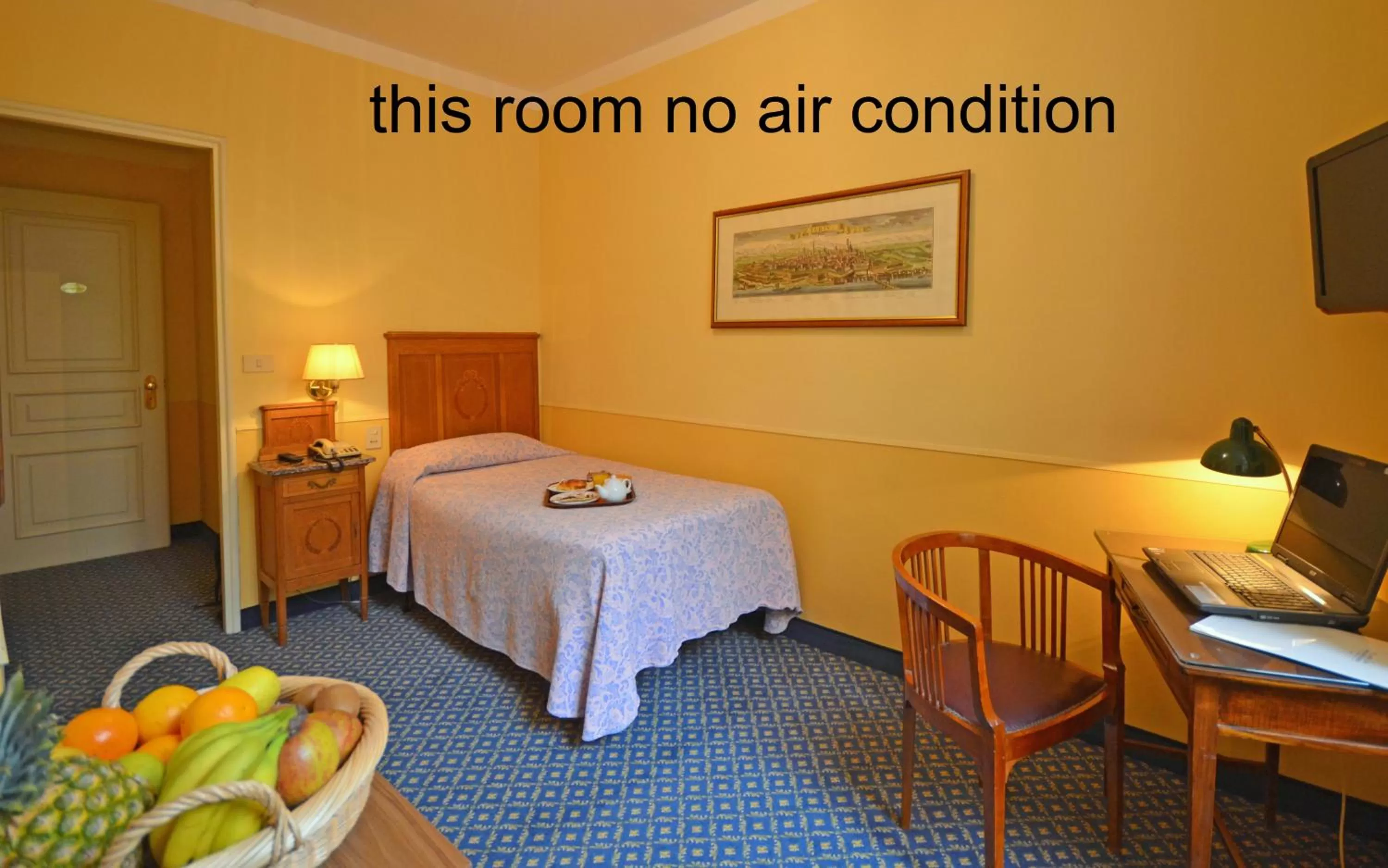 Photo of the whole room, Bed in Hotel Roma e Rocca Cavour