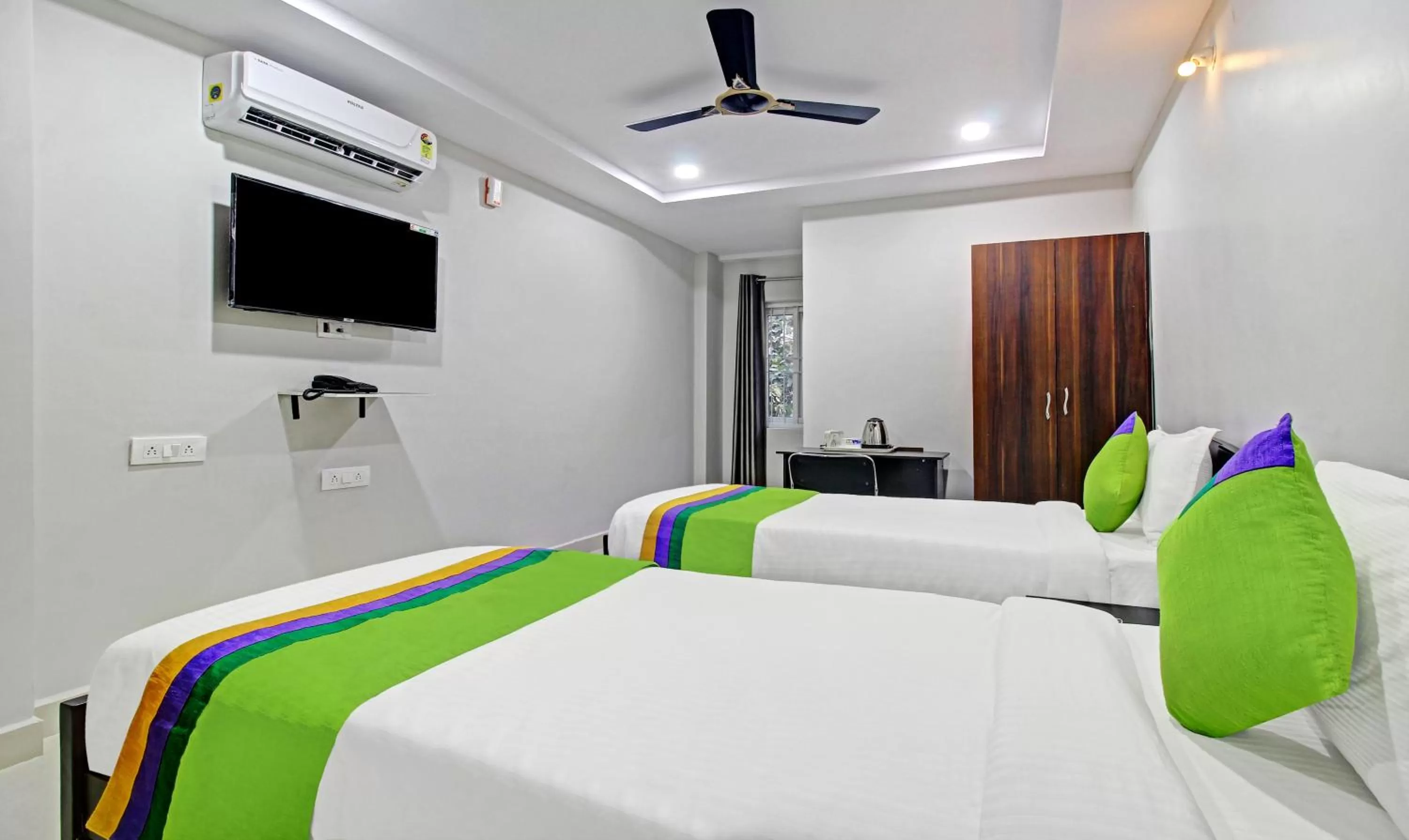 Bedroom, Bed in Itsy Hotels Sunrise Grand, Hitech City