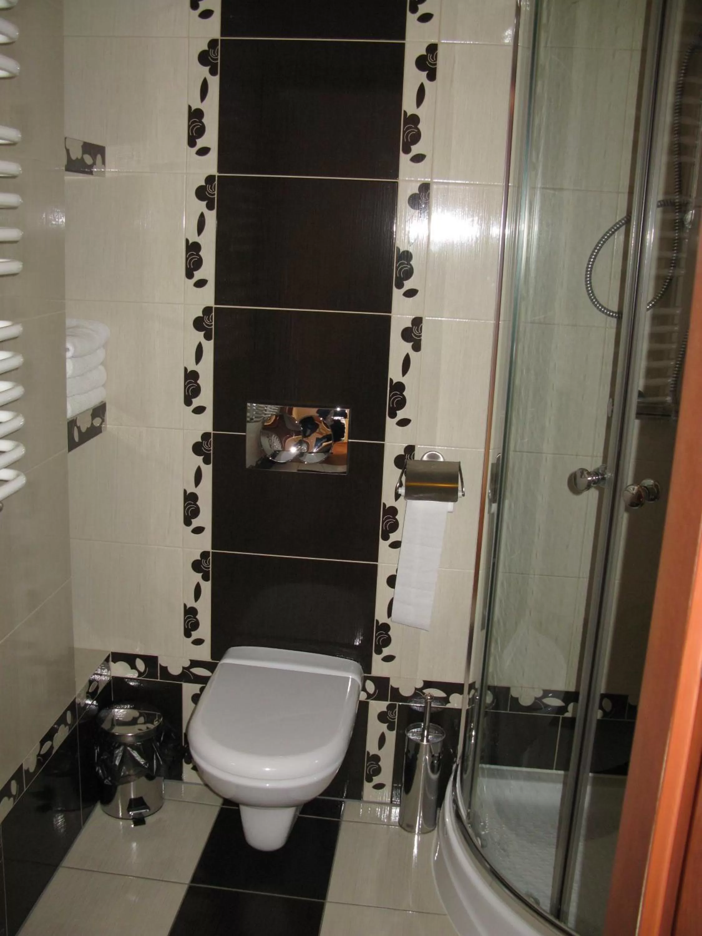 Shower, Bathroom in Motel Górno