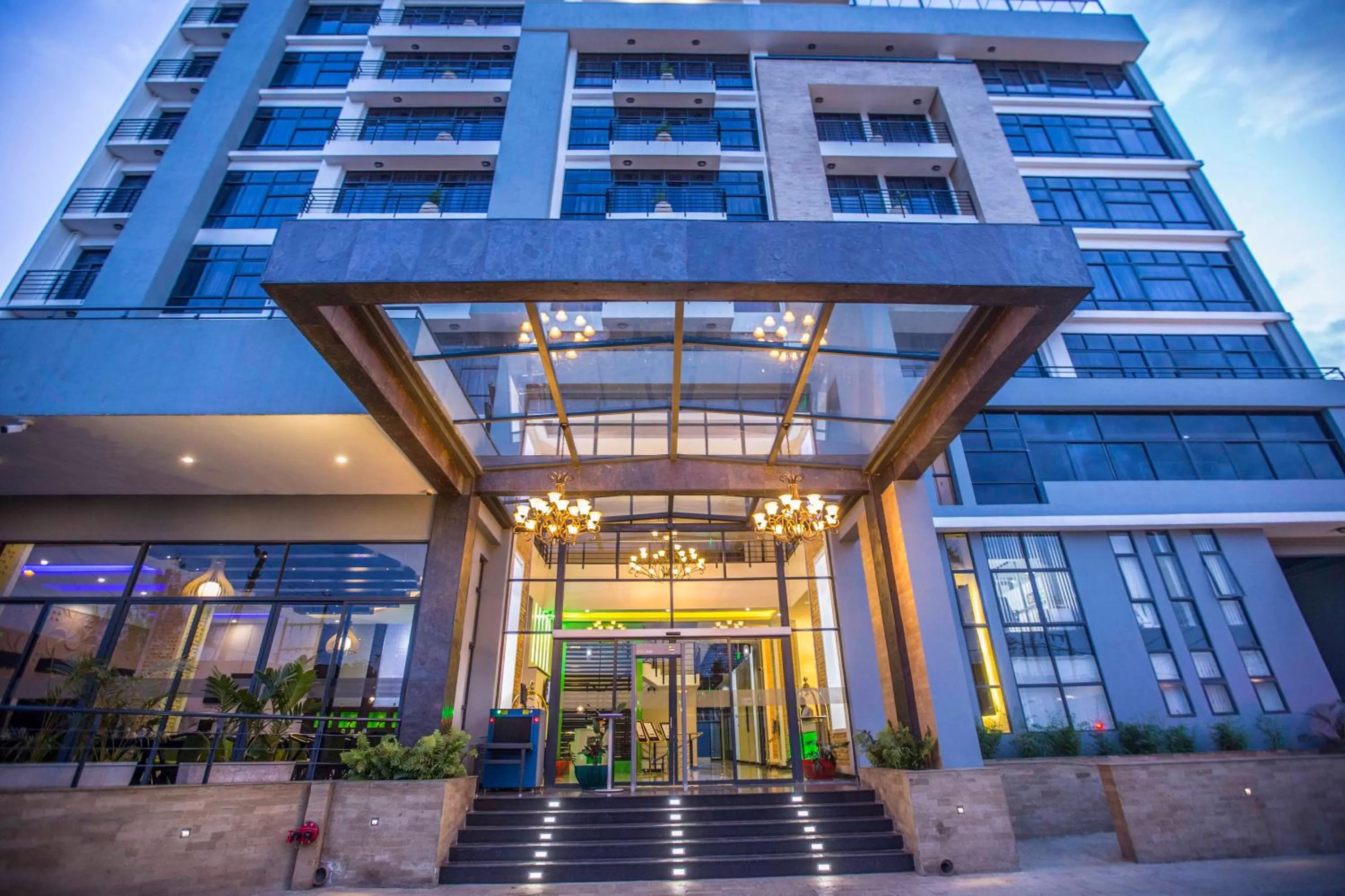 Facade/entrance in The Emory Hotel