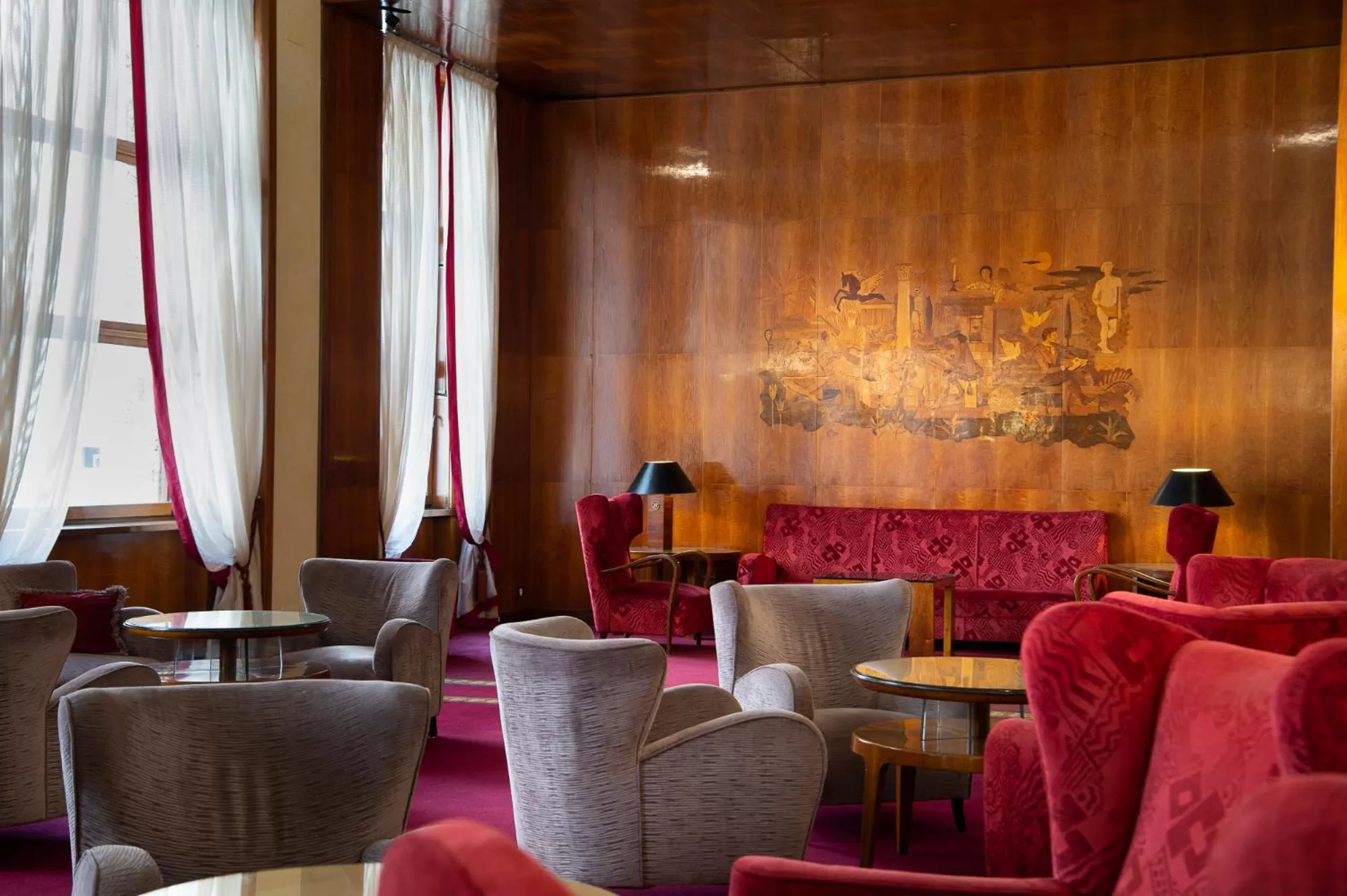 Communal lounge/ TV room in Bettoja Hotel Mediterraneo