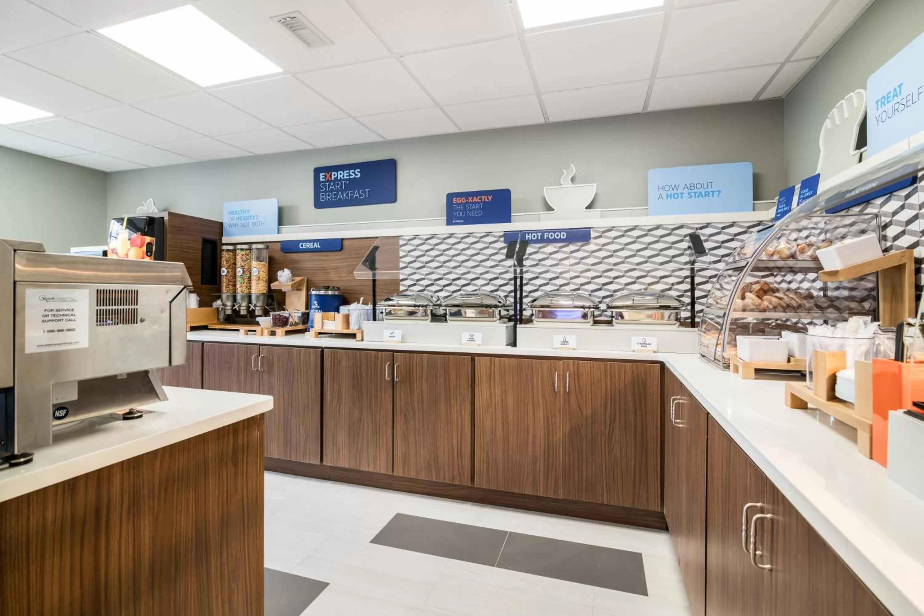 Breakfast in Holiday Inn Express - Plymouth by IHG