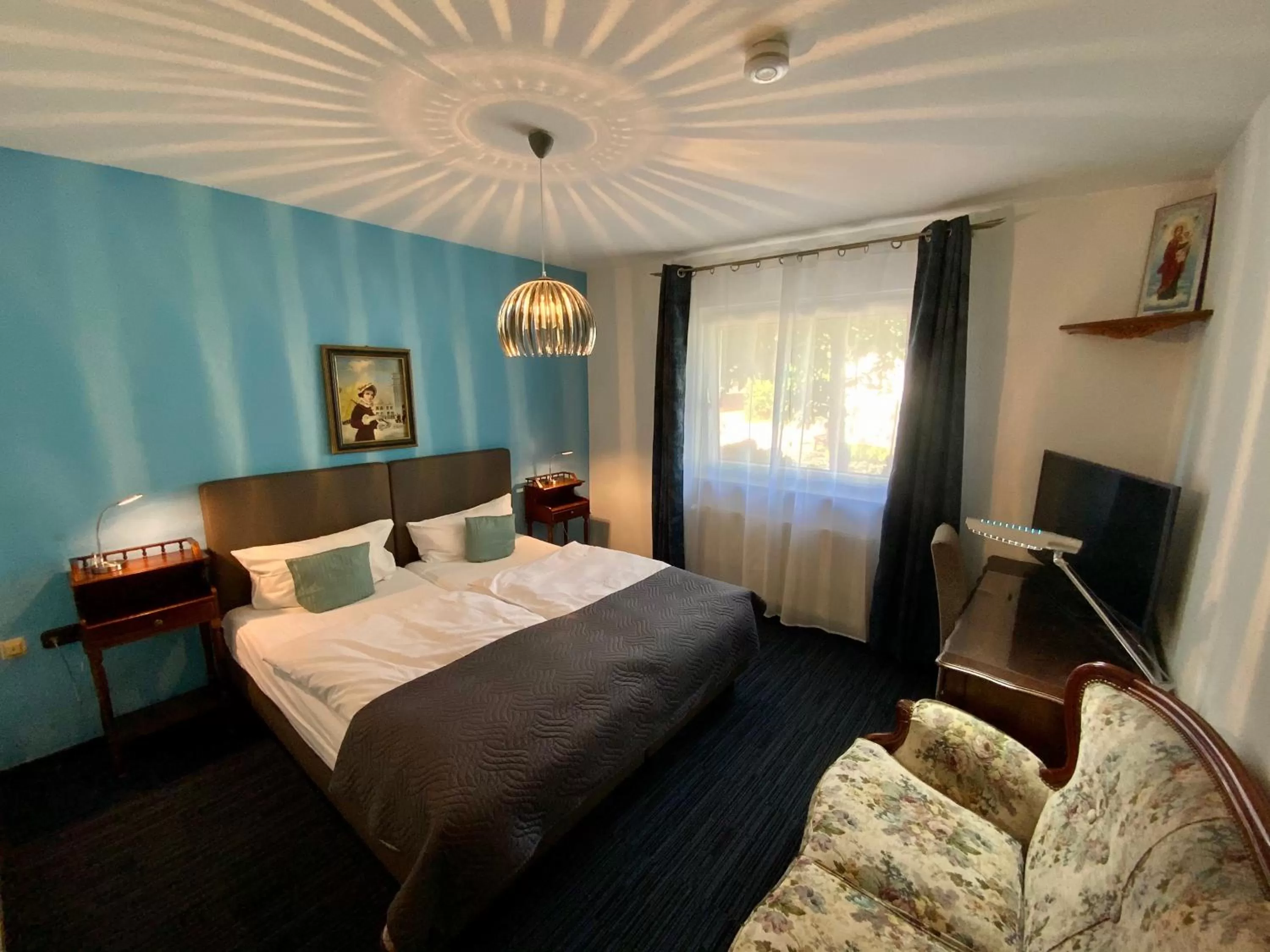 Bed in Hotel Attaché