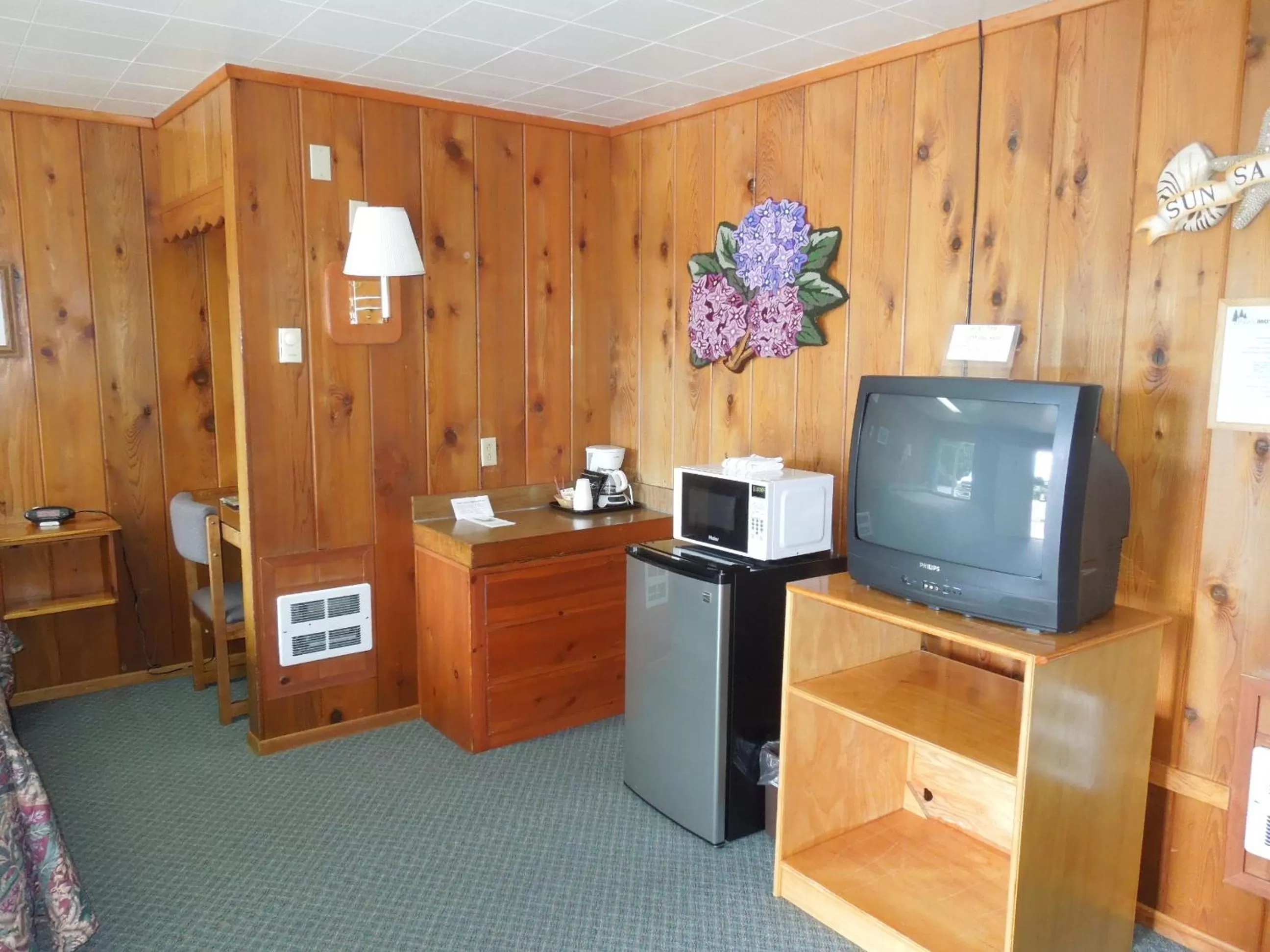 TV and multimedia in Park Motel and Cabins