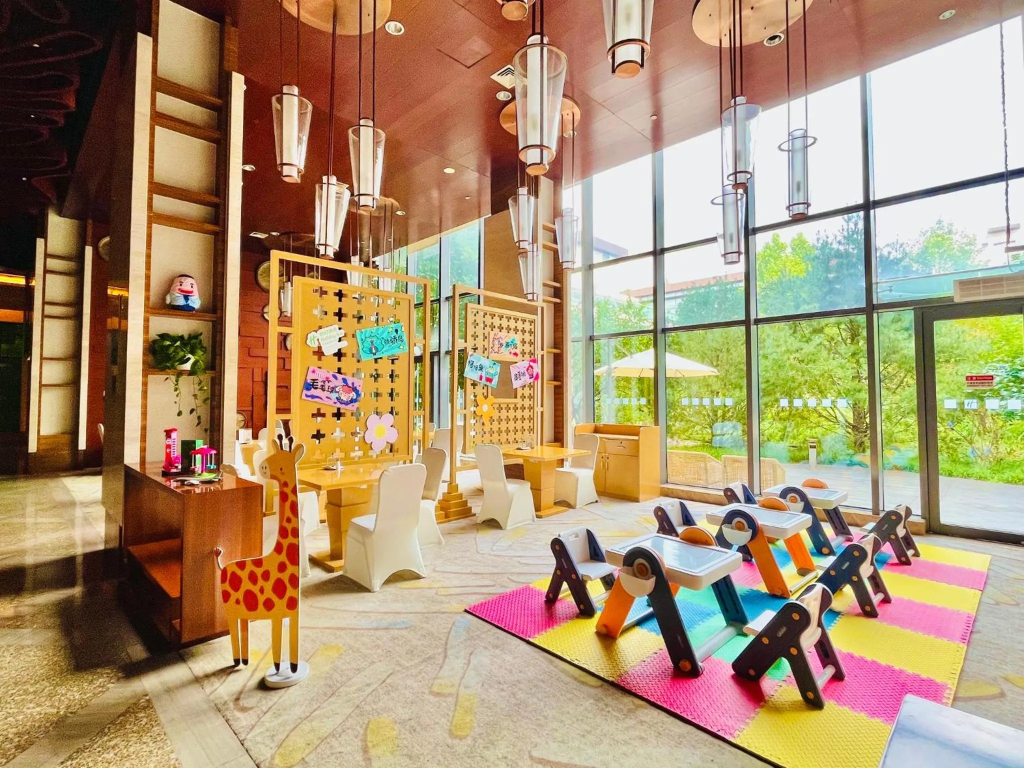 Restaurant/places to eat in Holiday Inn Beijing Shijingshan Parkview by IHG