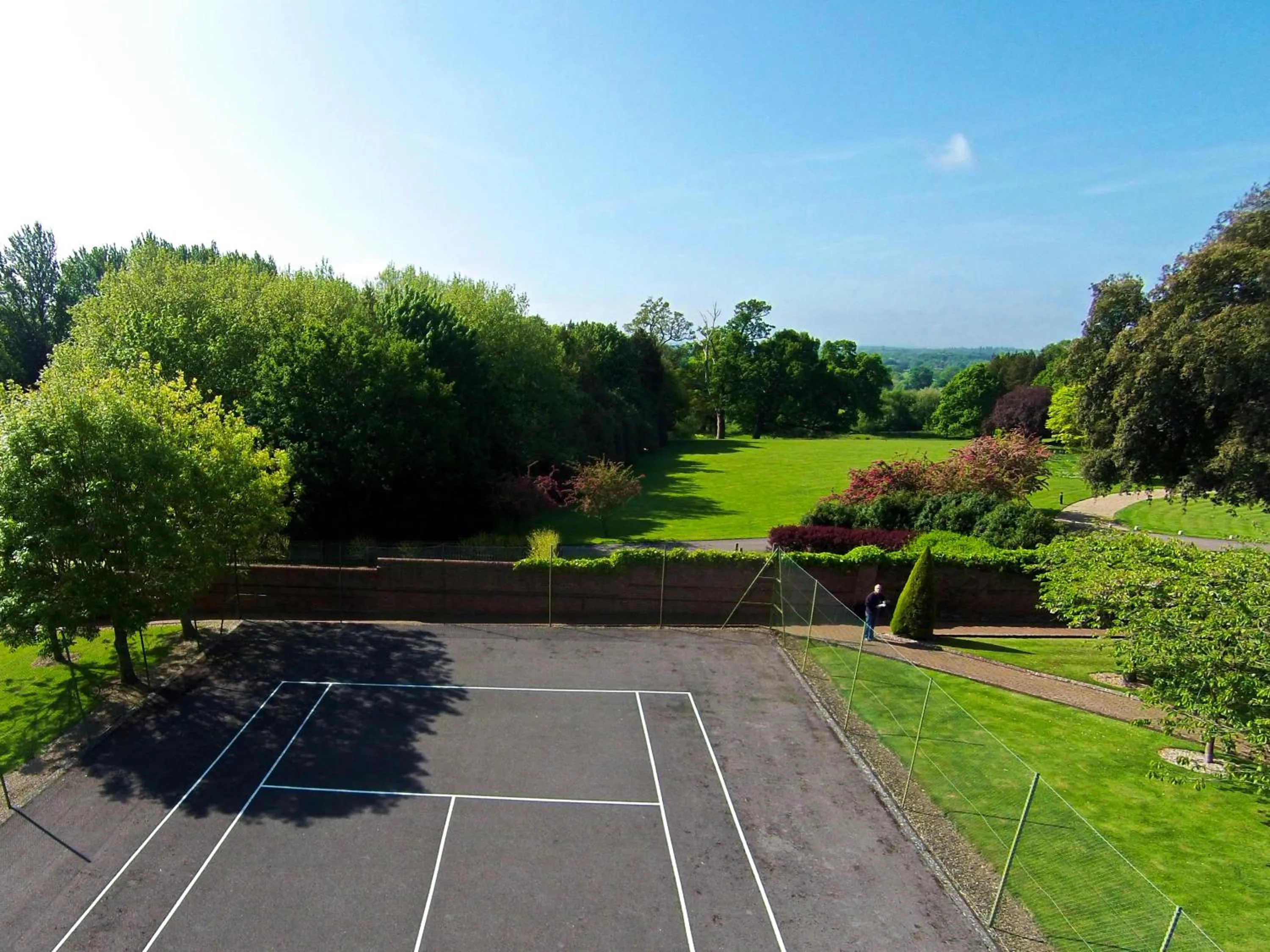 Tennis court in Highfield Park
