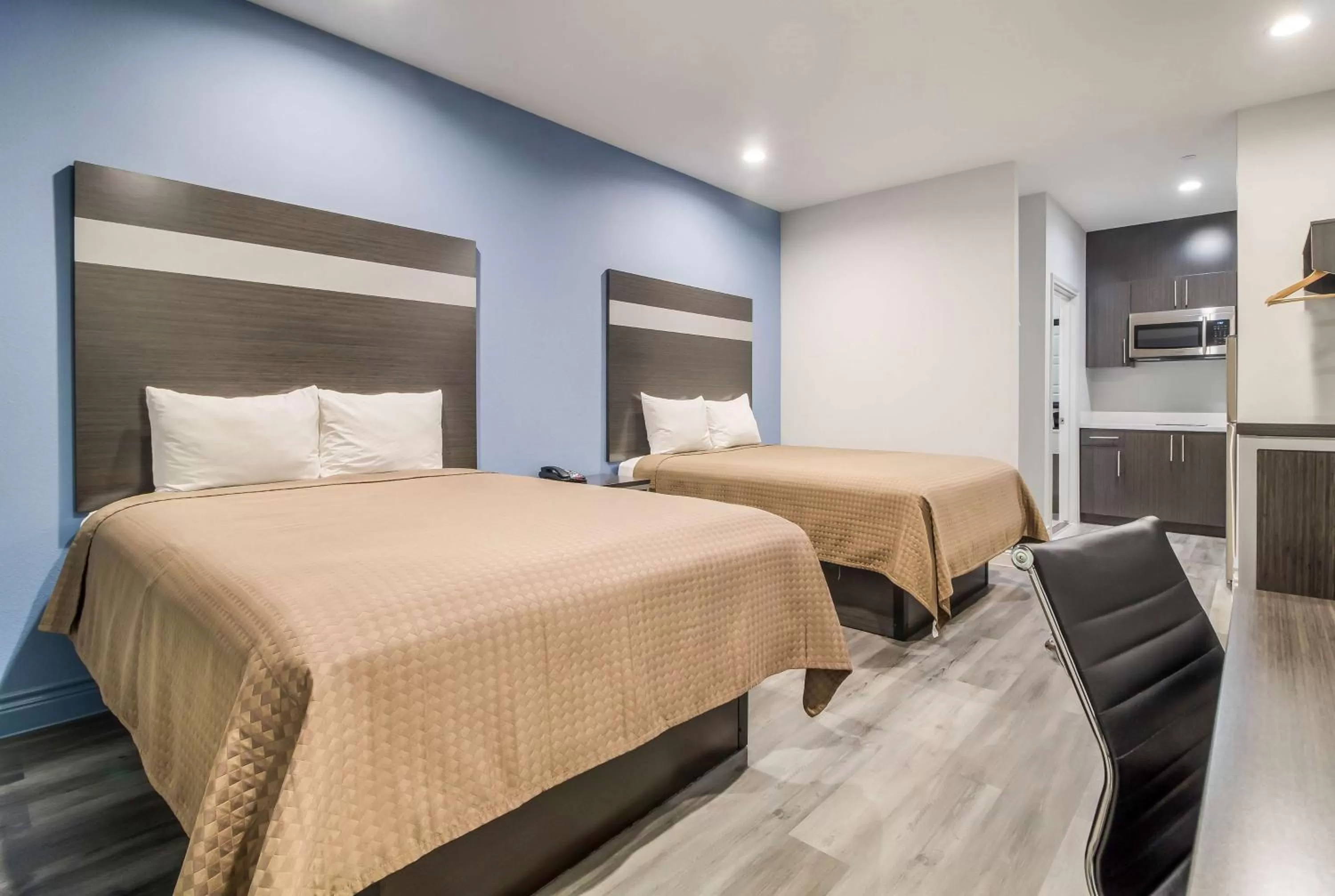 Photo of the whole room, Bed in Studio 6 Deer Park, Tx