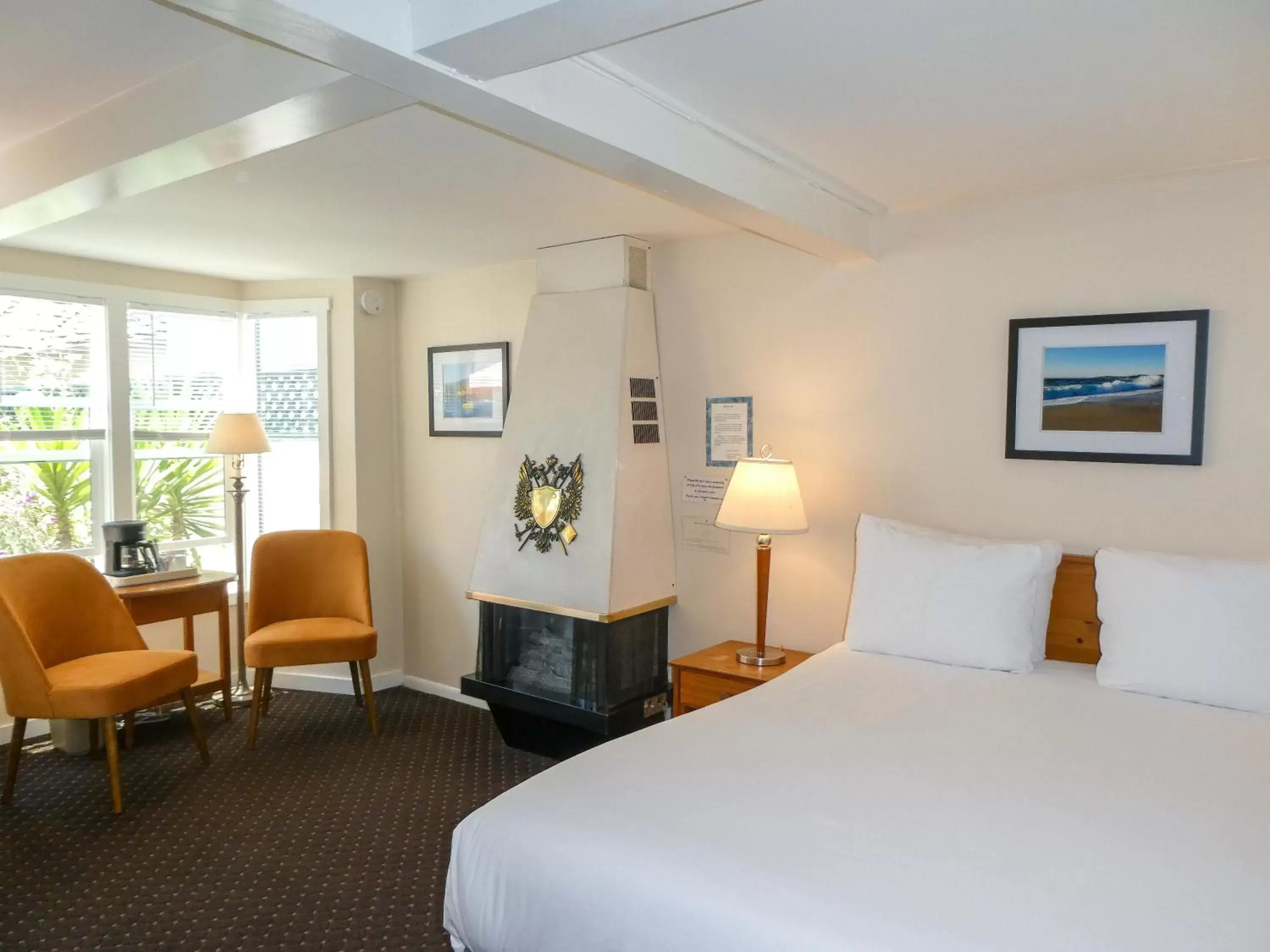 Lincoln Room, 1 Queen - Pet-Friendly in Carmel Fireplace Inn Lincoln Room, 1 Queen - Pet-Friendly in Carmel Fireplace Inn