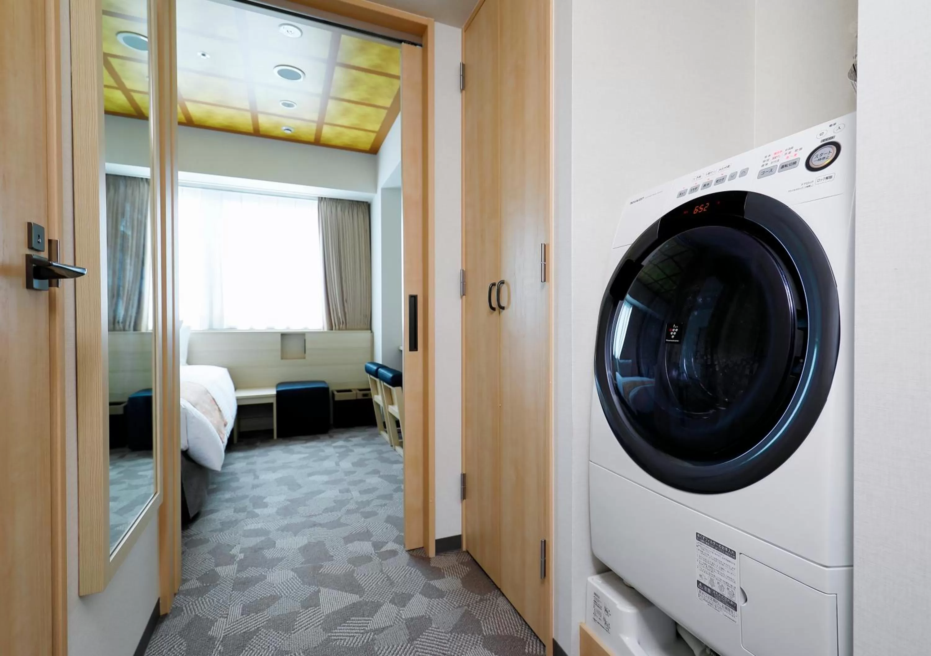 Photo of the whole room, Bed in Daiwa Roynet Hotel KANAZAWA-MIYABI