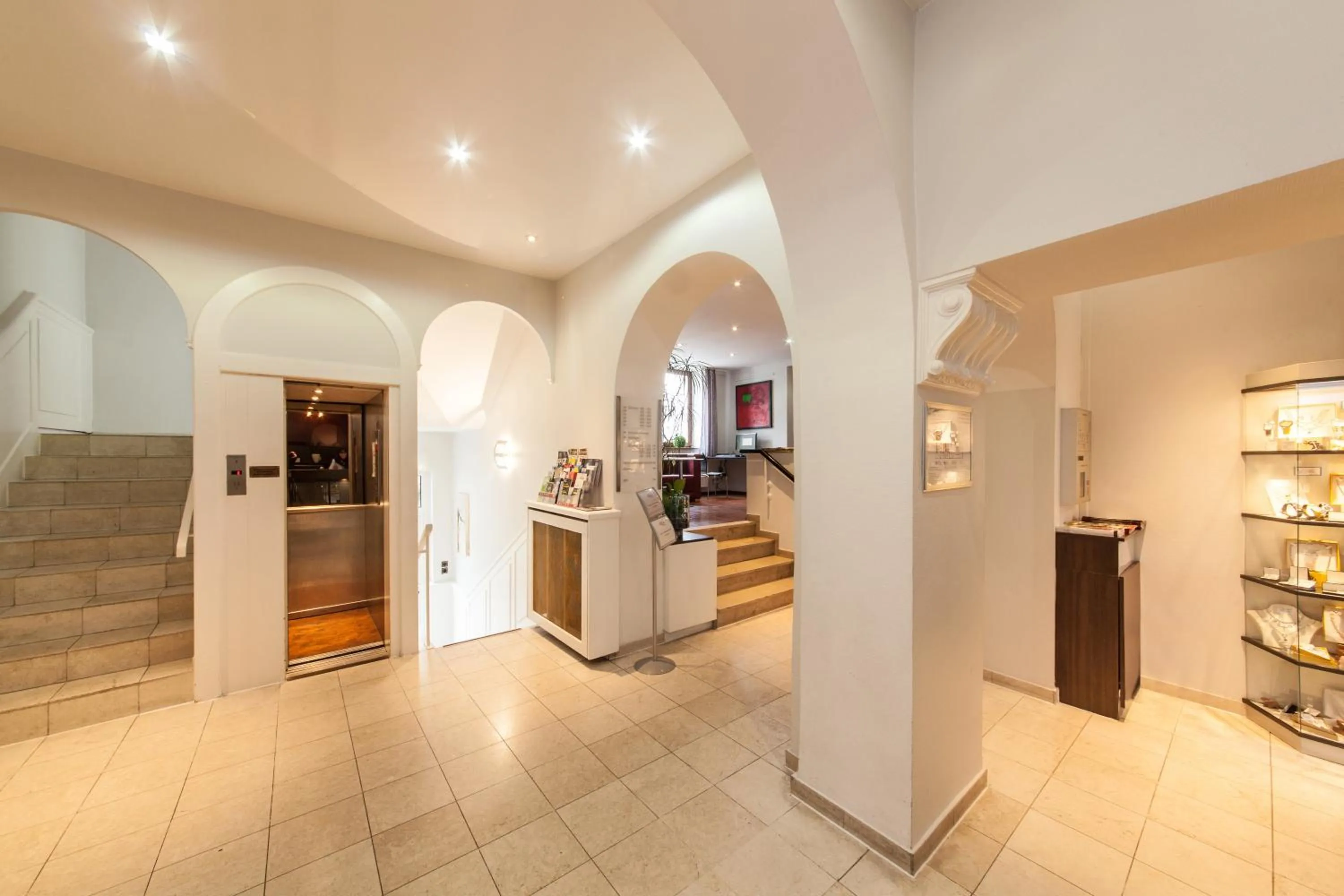 Lobby or reception in Hotel Offenbacher Hof