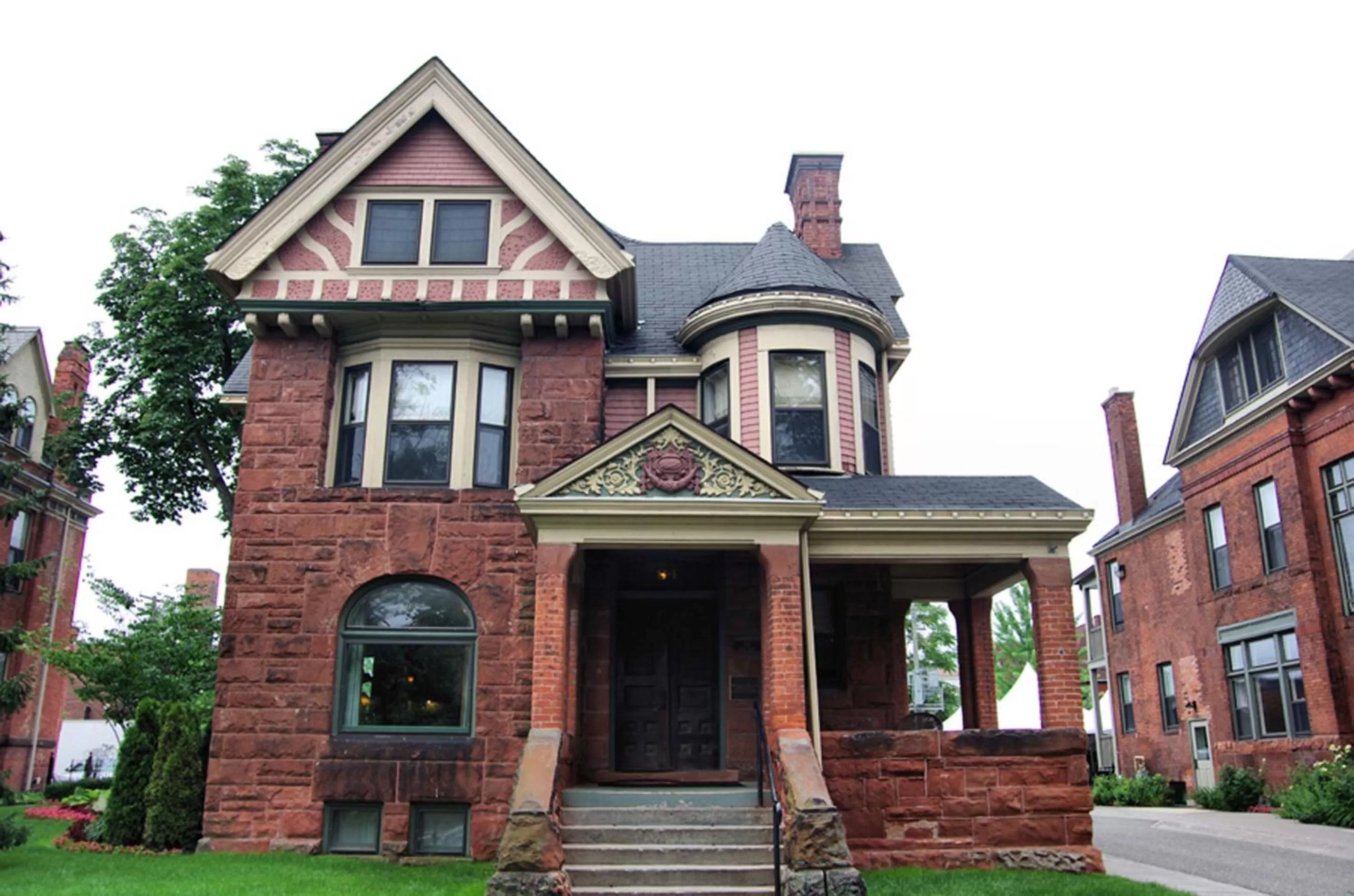 Property building in The Inn on Ferry Street