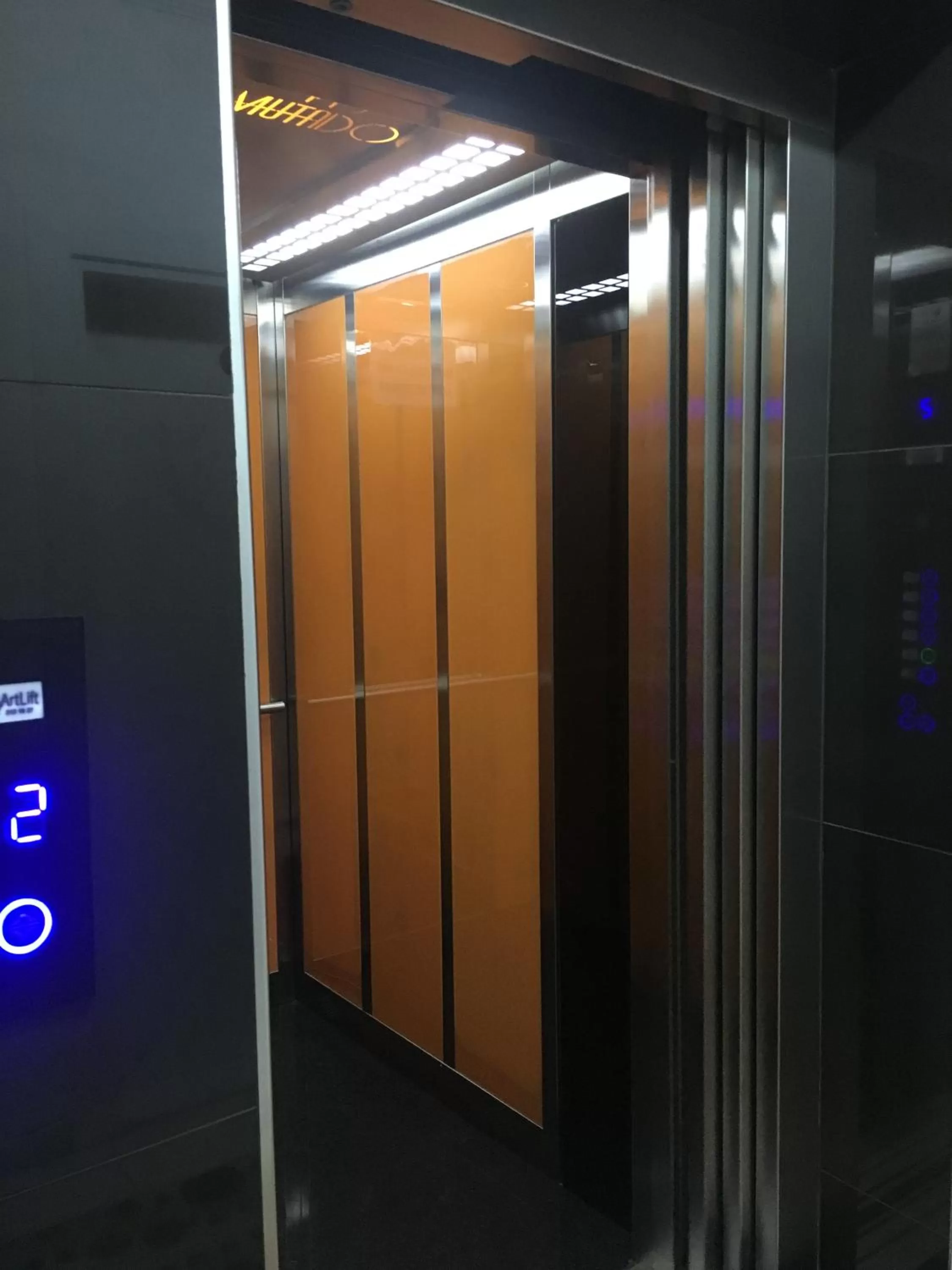 Billiard, Bathroom in Mutado Hotel