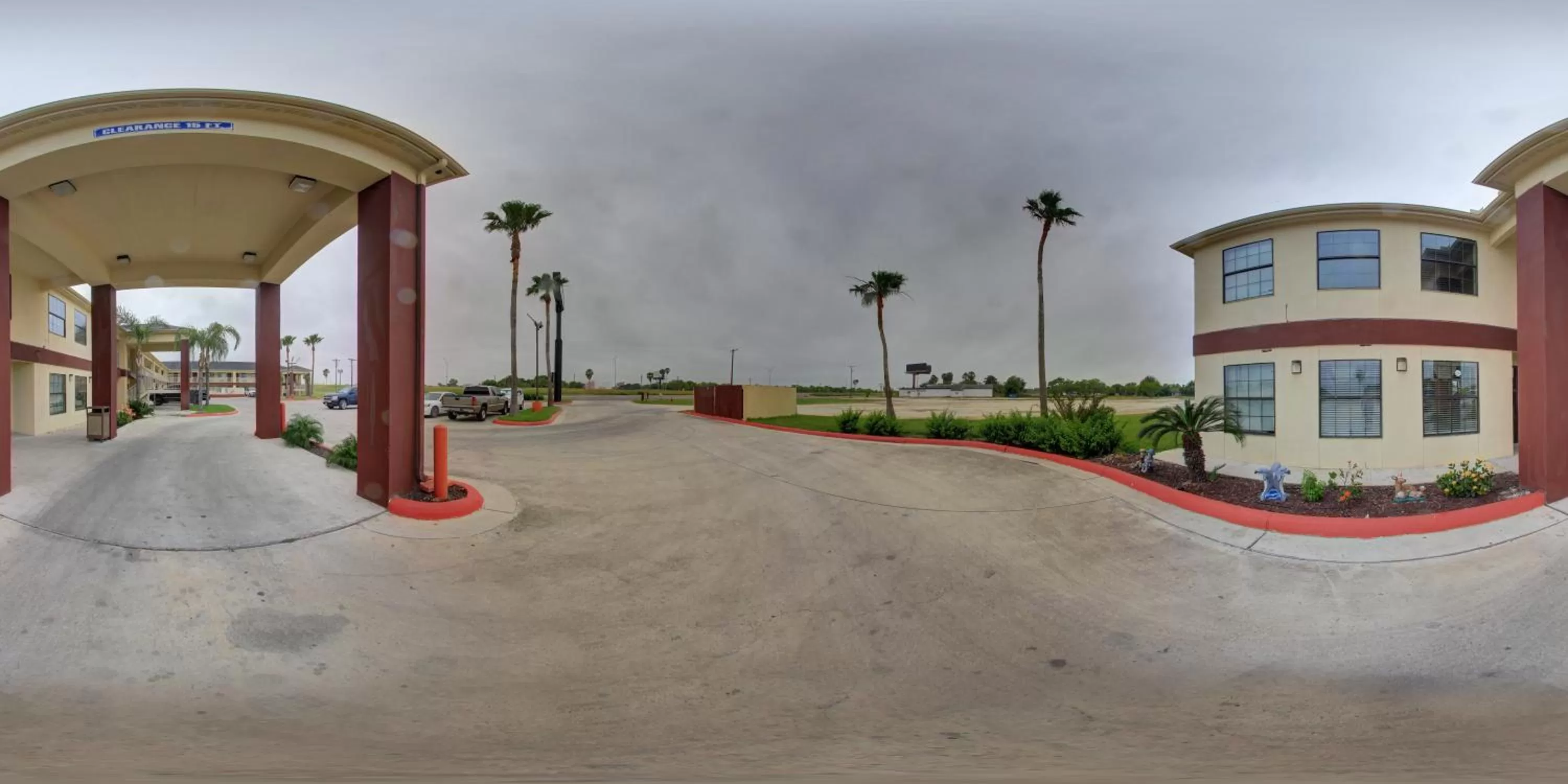 Street view in Deluxe Inn and Suites