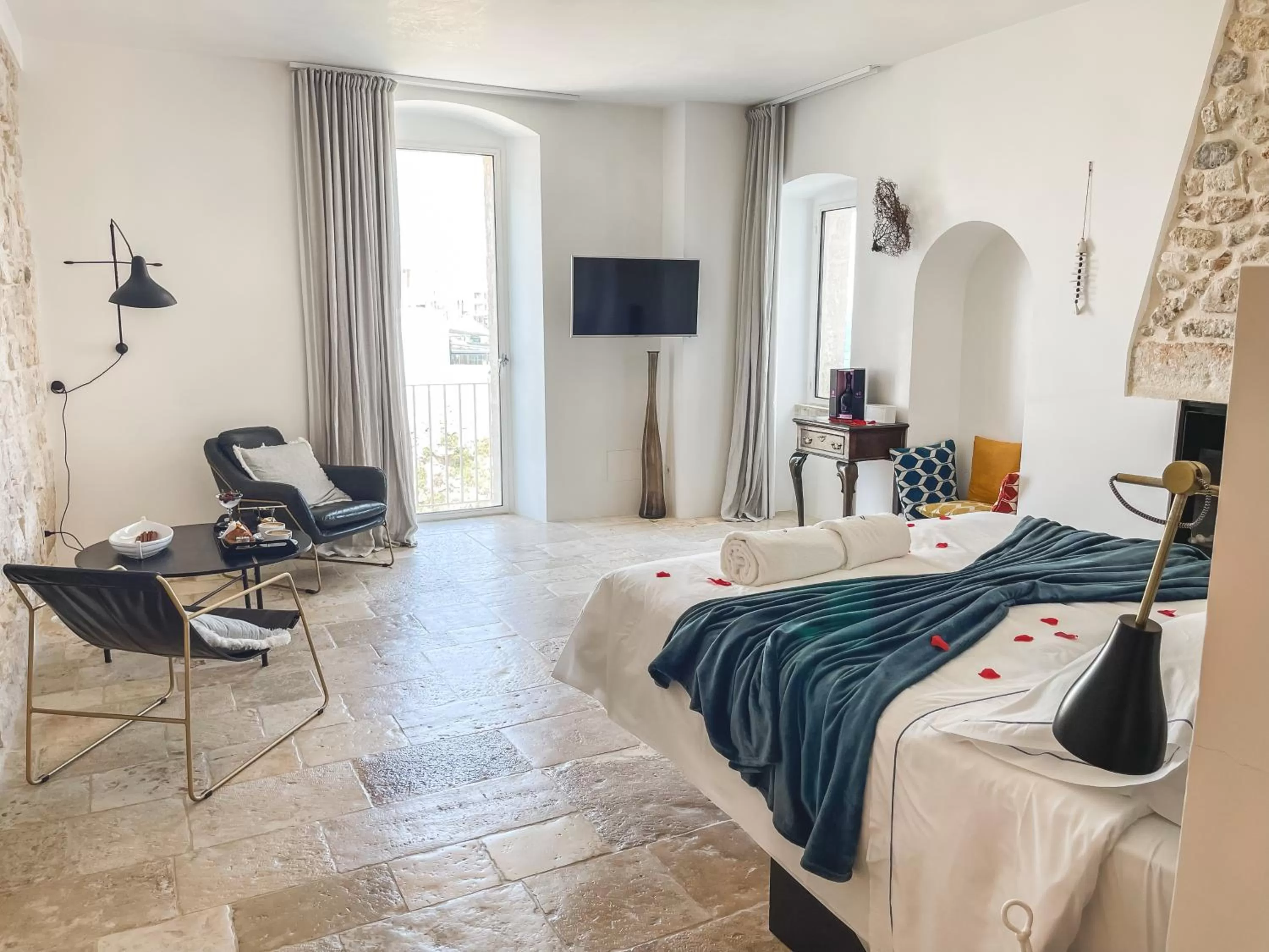 Bed in Antico Mondo Rooms & Suites