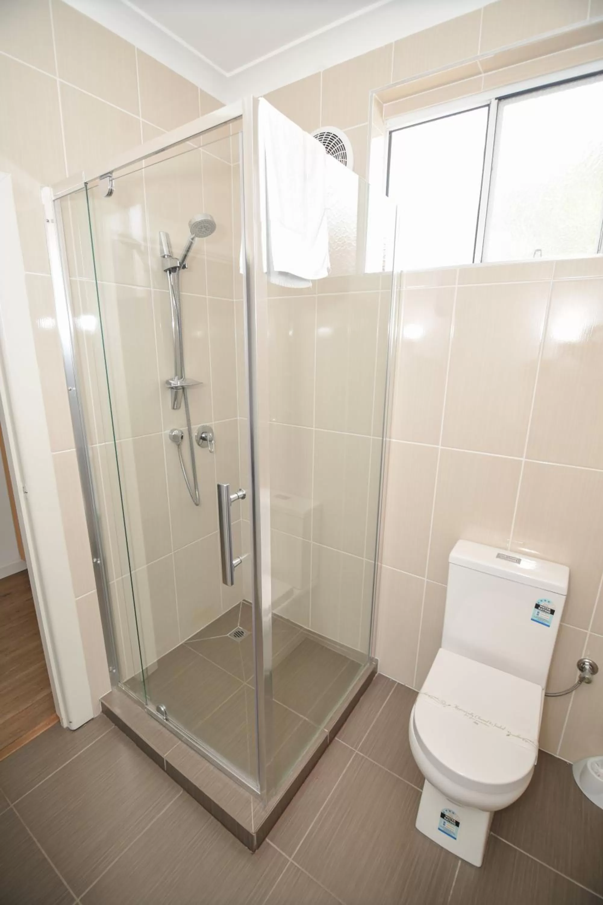 Shower in Dandenong Motel