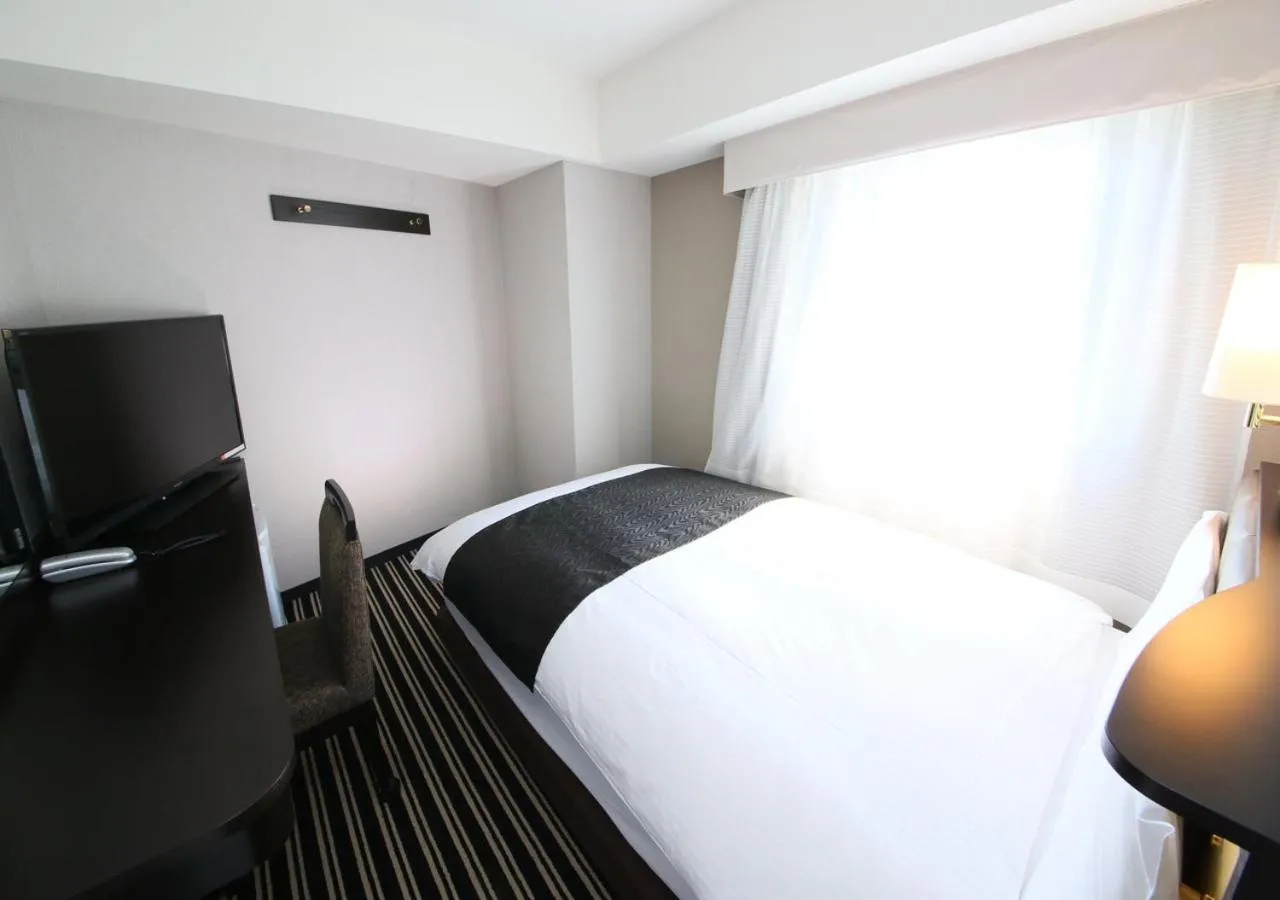 Photo of the whole room, Bed in APA Hotel Shinjuku Gyoemmae