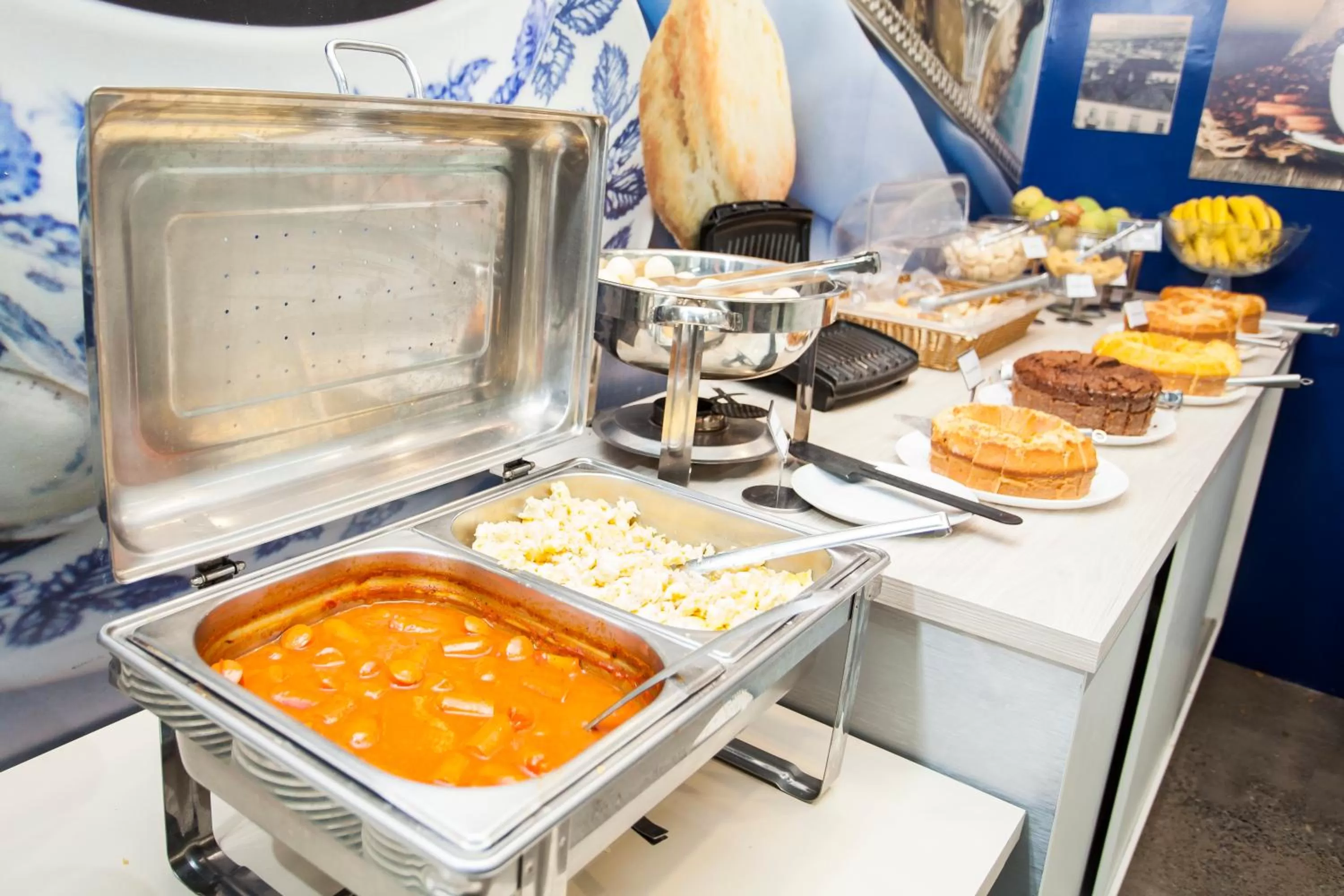 Buffet breakfast in Travel Inn Express Hotels Brás