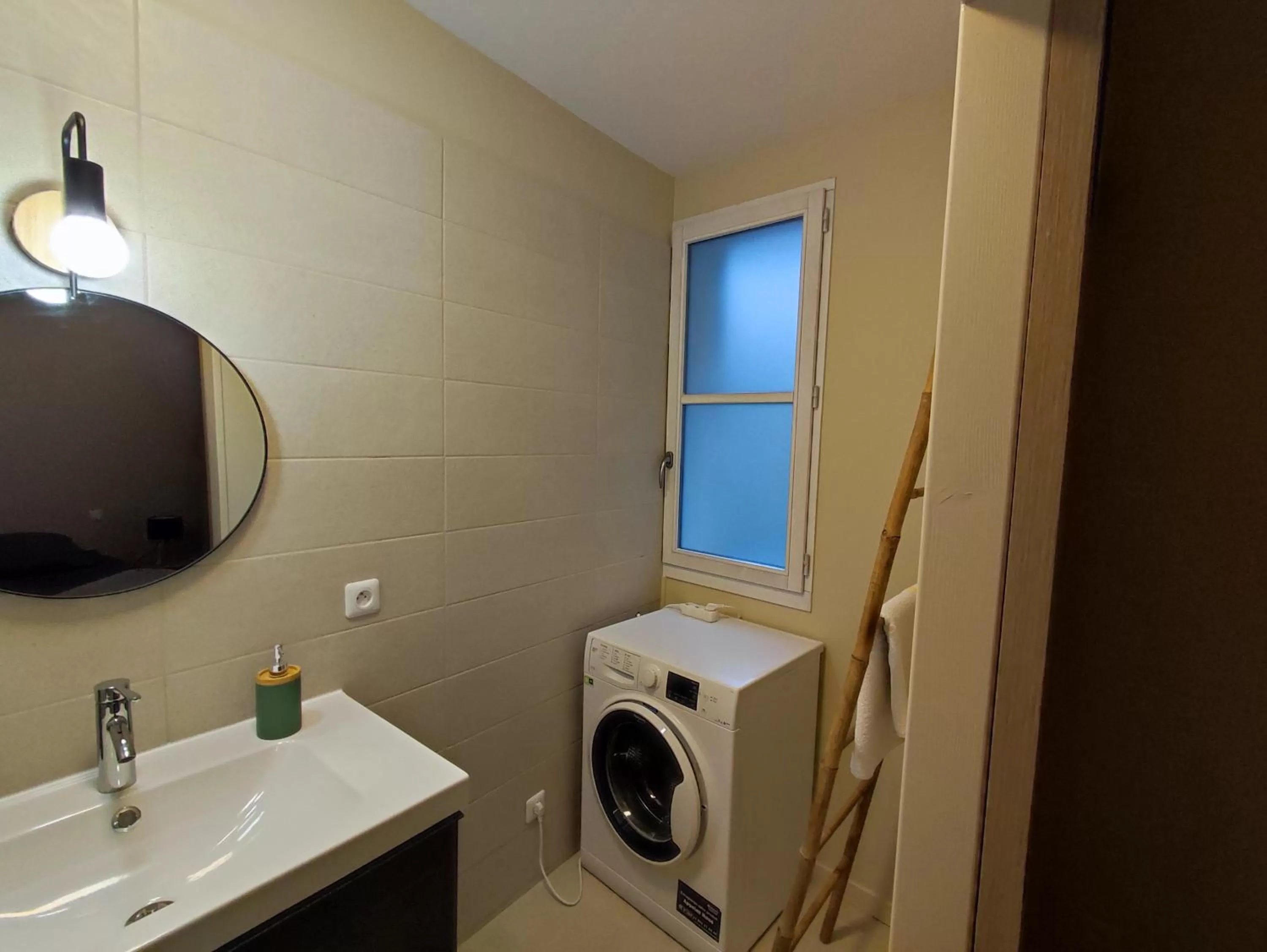 Bathroom in Gîte d'étape et de groupe du Clos Saint Roch