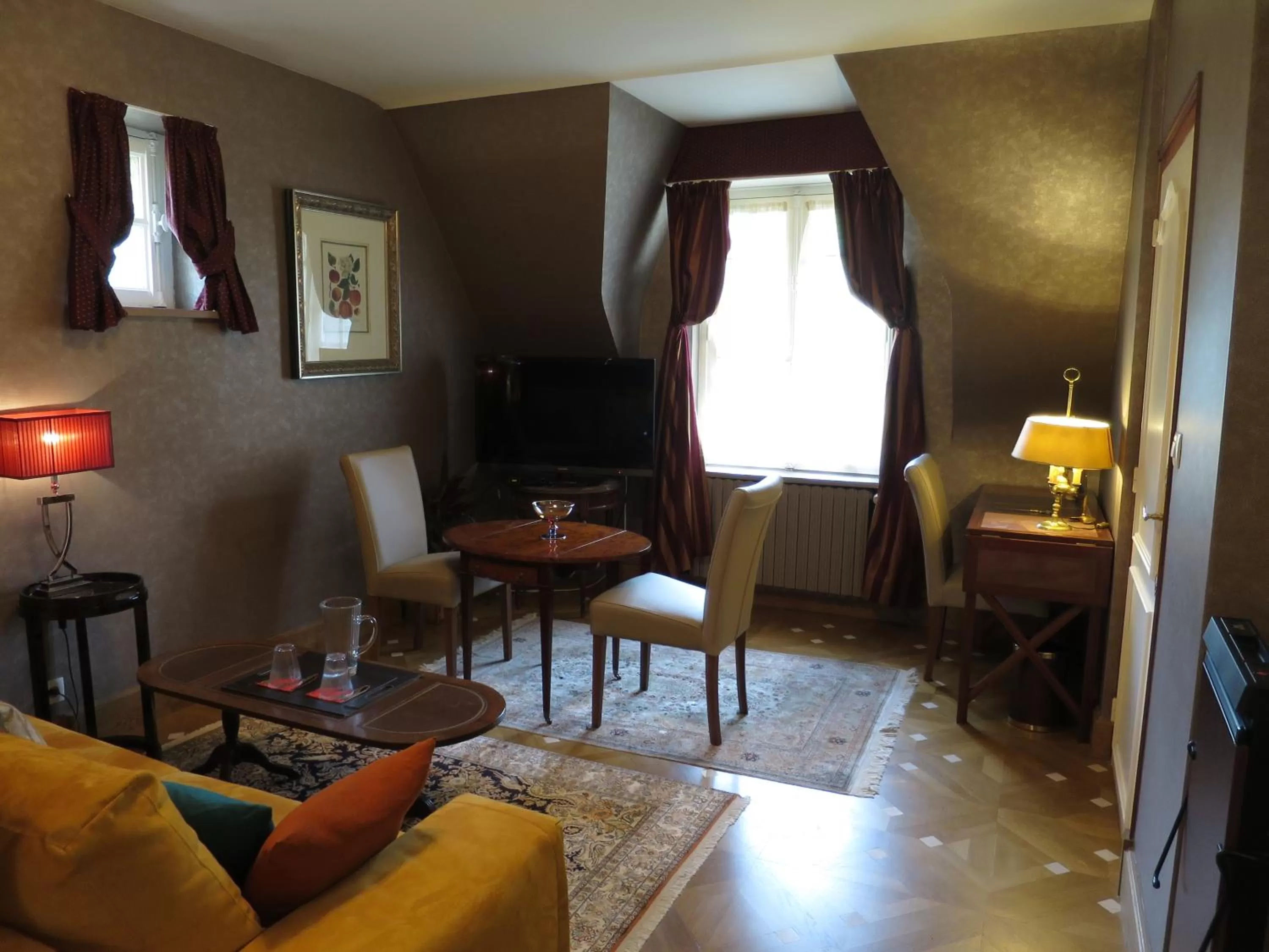 TV and multimedia, Seating Area in KerBlondel