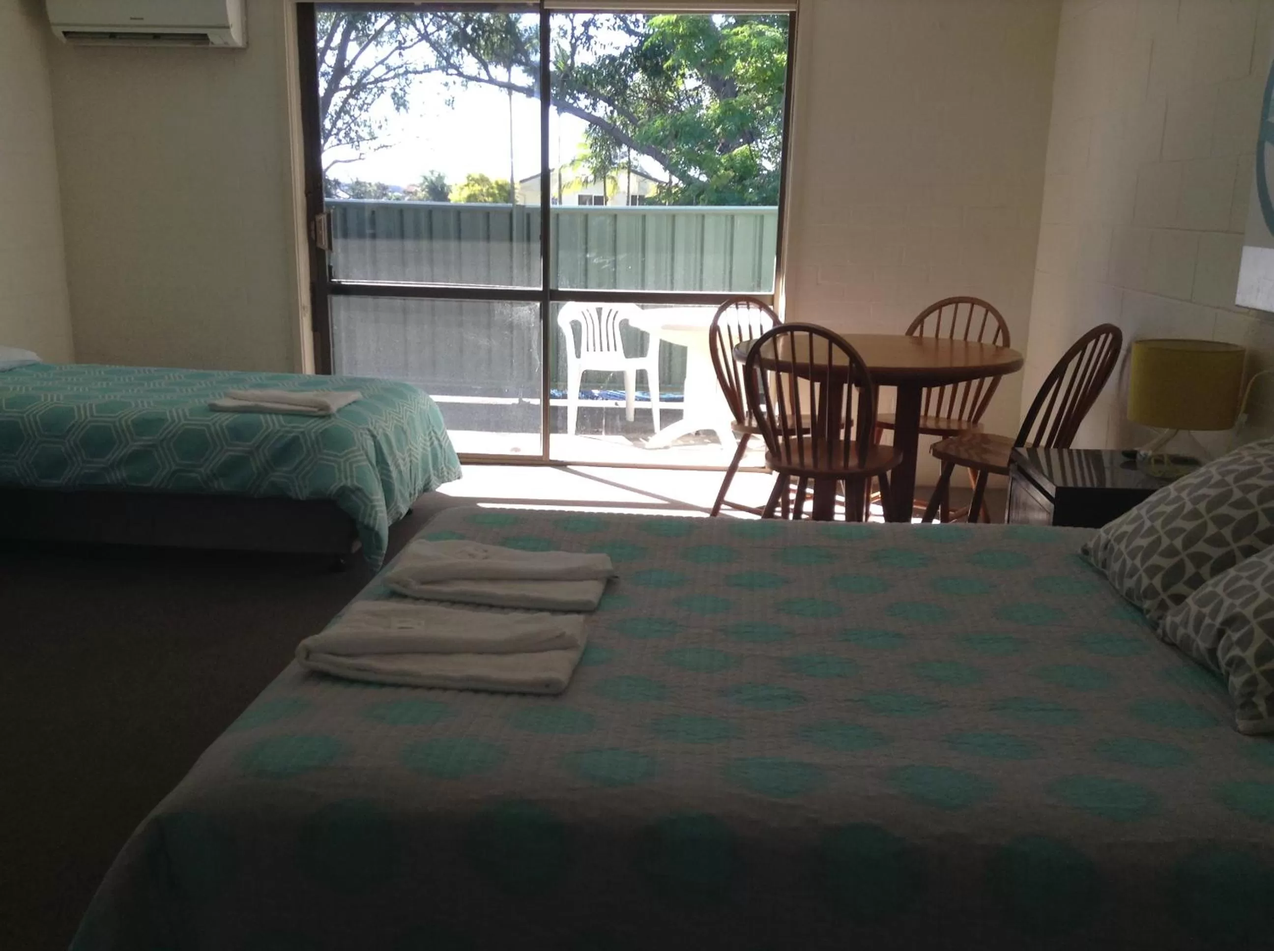 Photo of the whole room, Bed in Settlers Inn