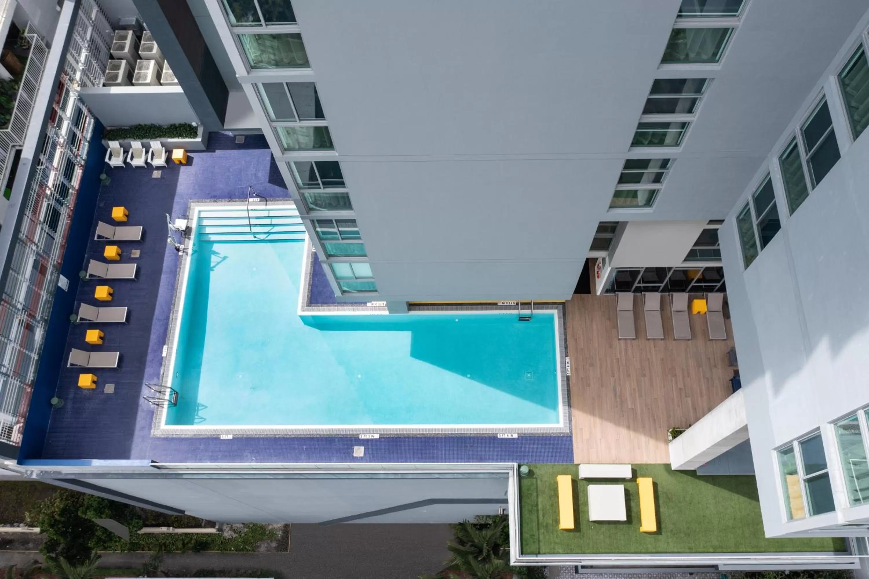 Swimming pool in Atwell Suites Miami Brickell by IHG