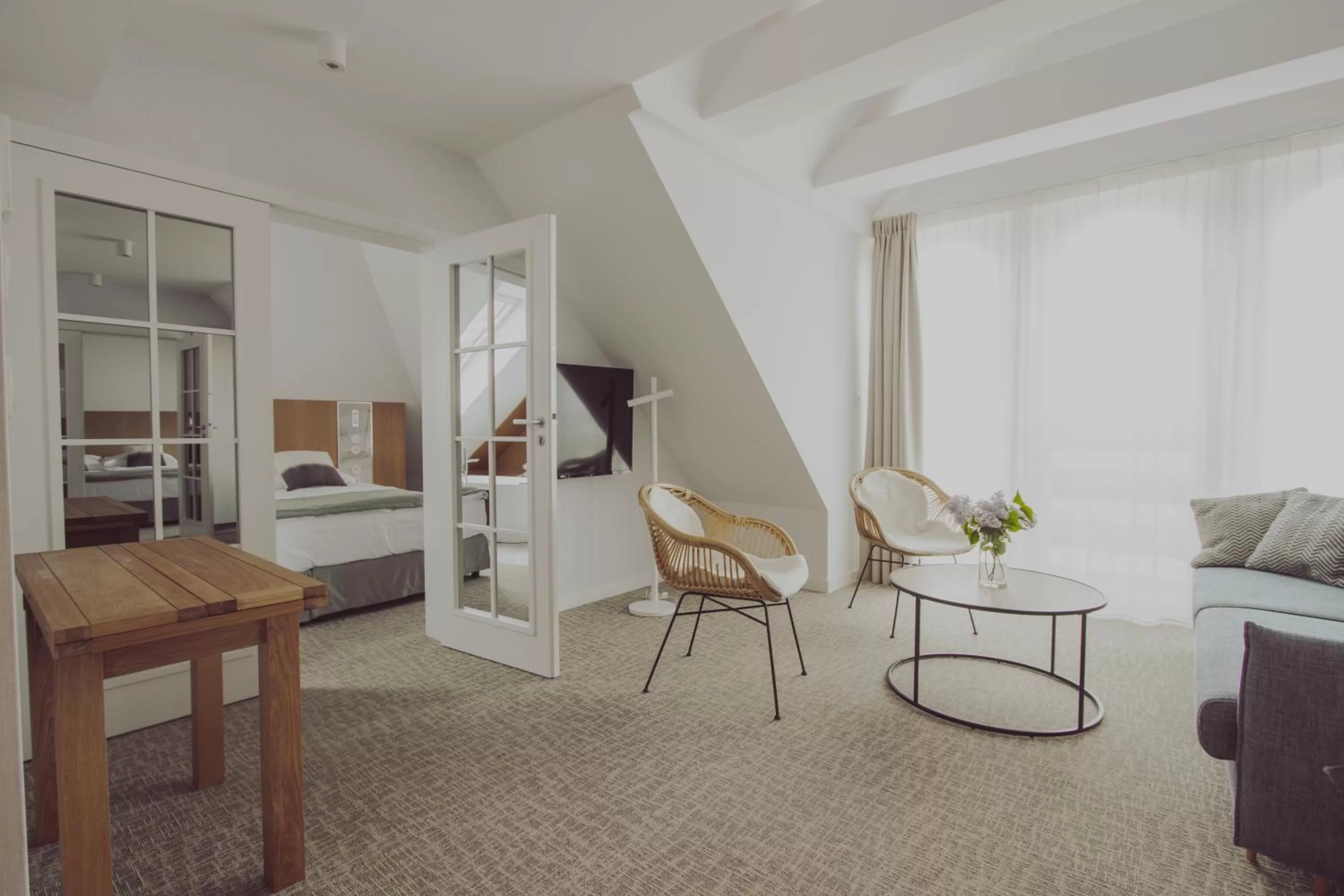 Living room, Dining Area in Hotel Zhong Hua