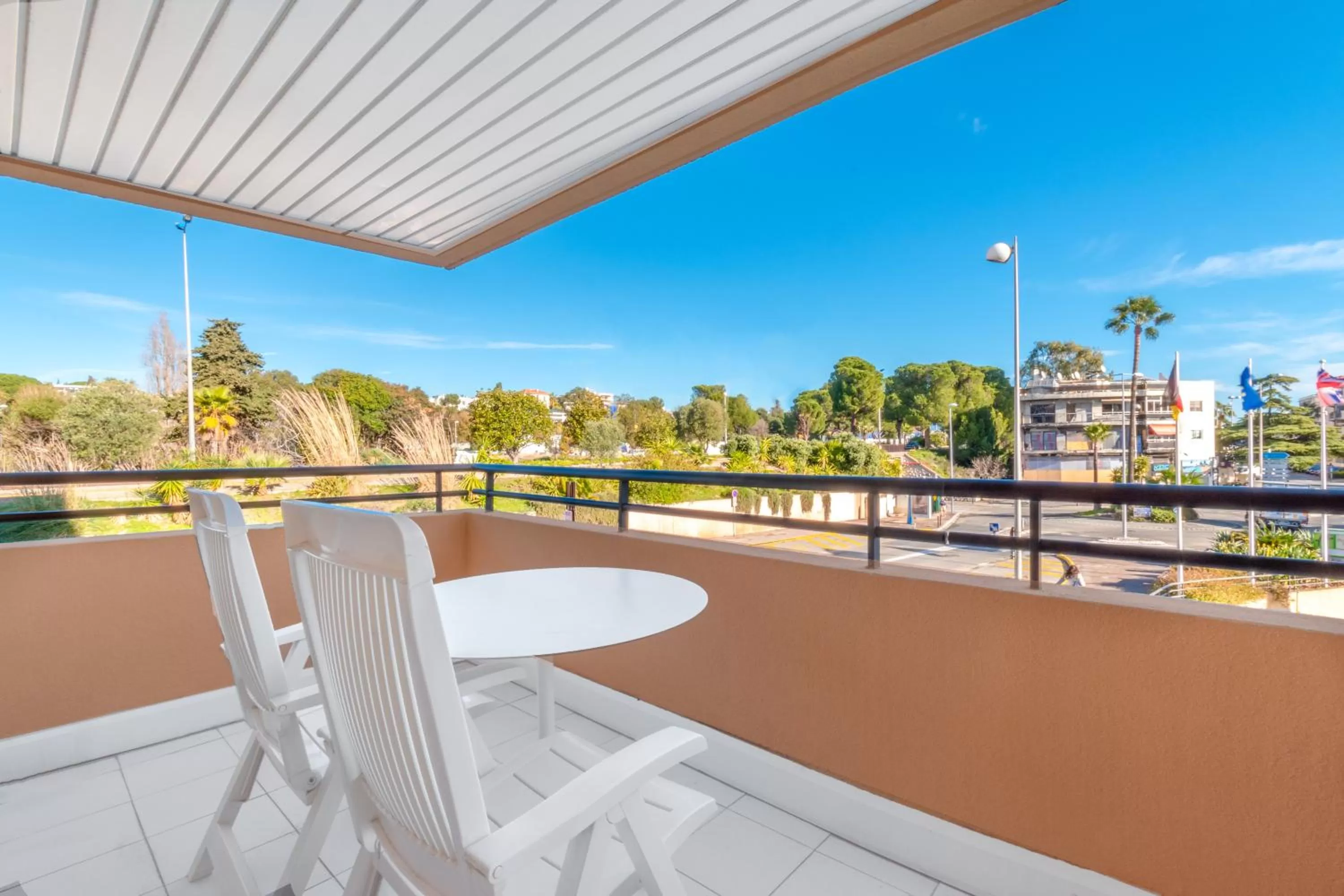 Day in Holiday Inn Nice - Port St Laurent by IHG