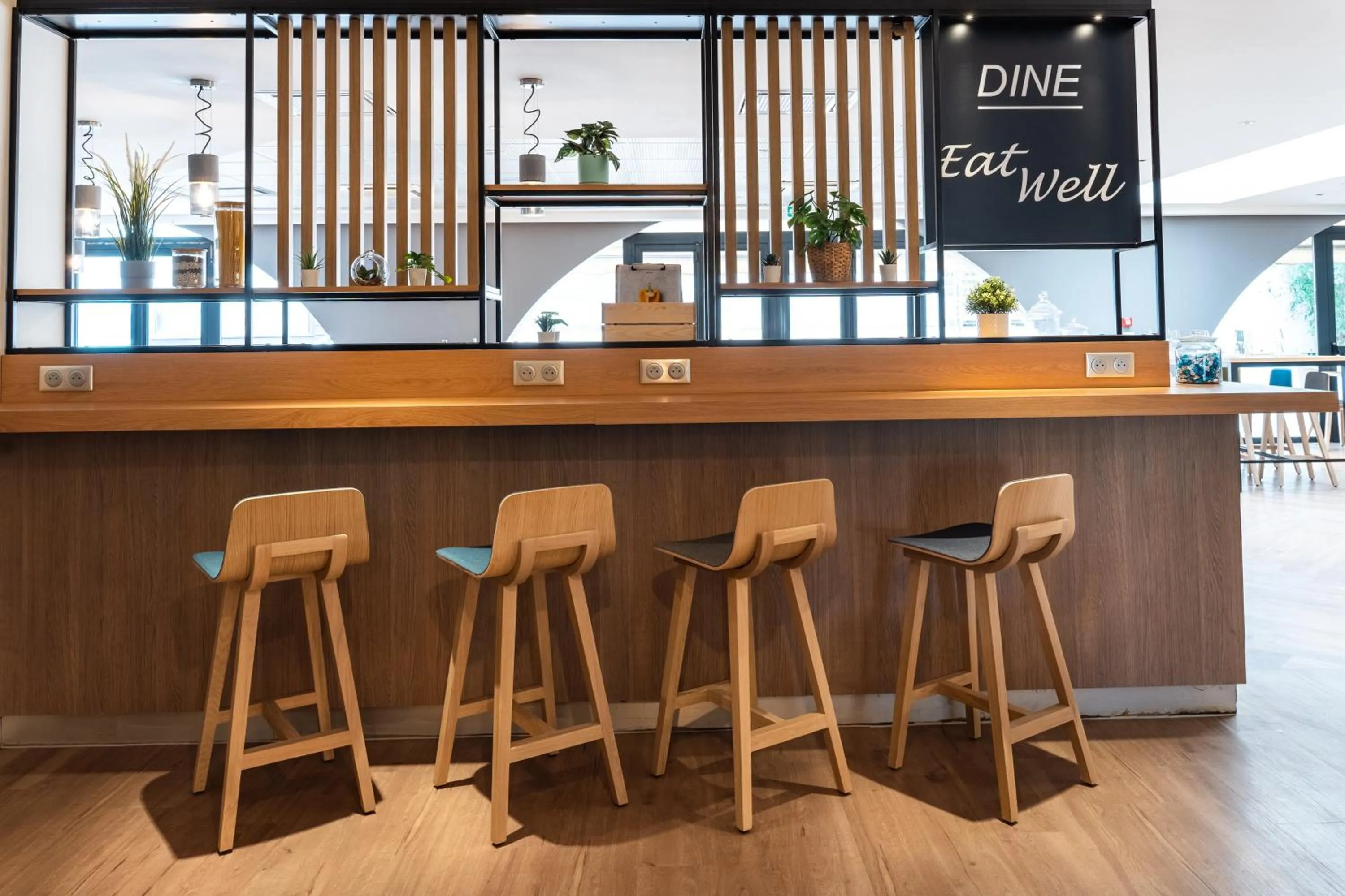 Restaurant/places to eat in Holiday Inn Lyon Vaise by IHG