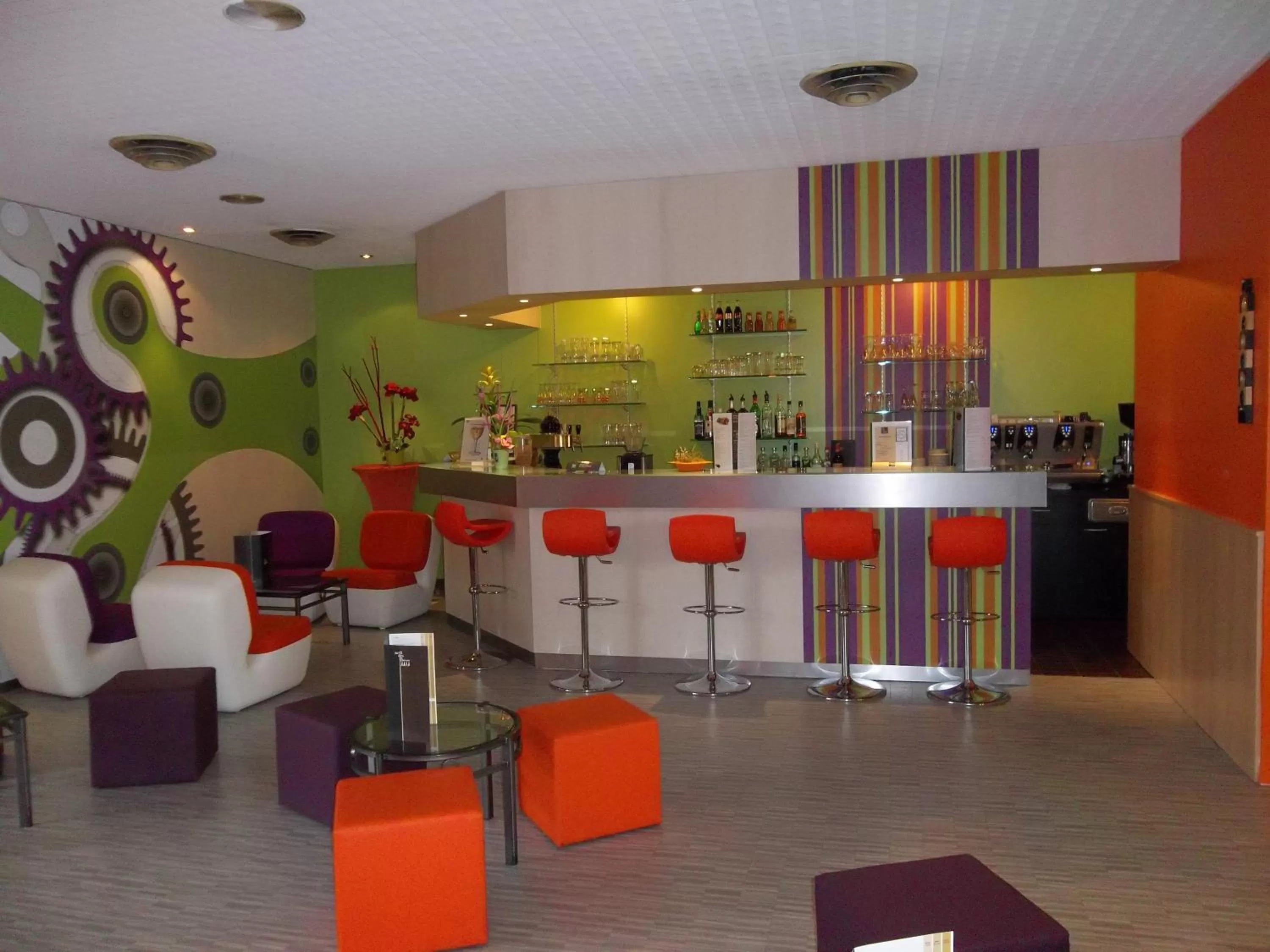 Lounge or bar in ibis Styles Besançon