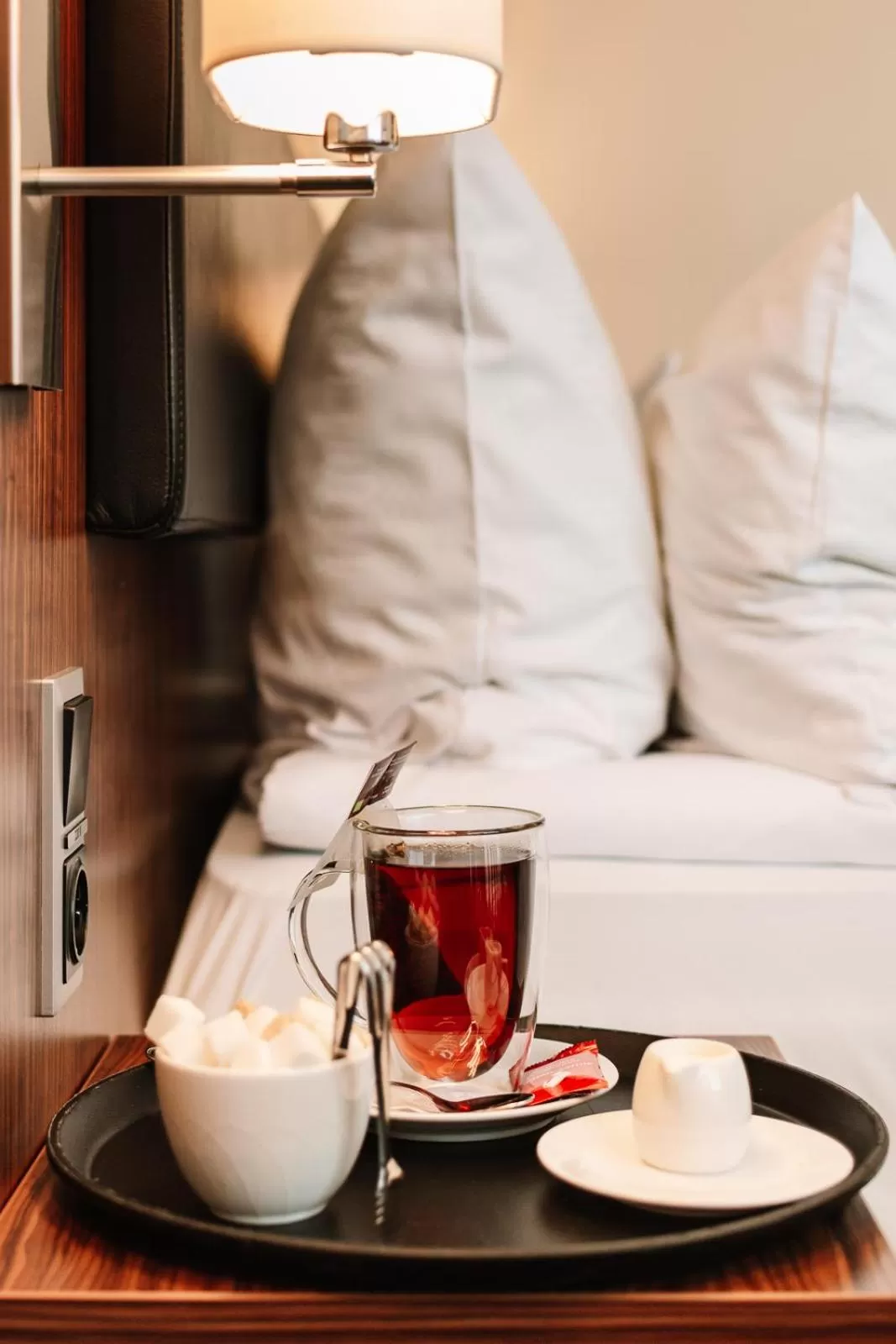 Coffee/tea facilities, Bed in Avalon Hotel & Conferences