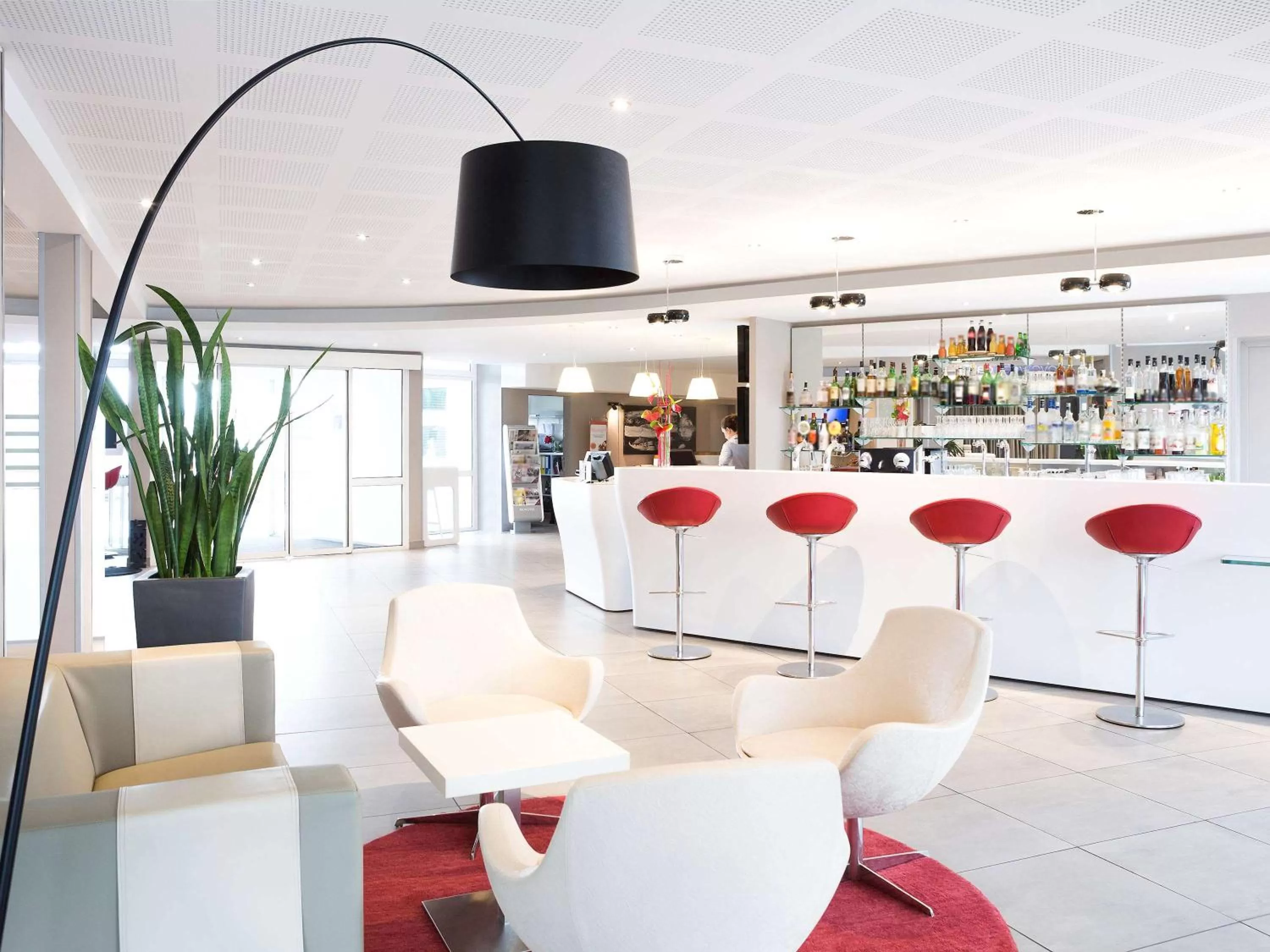 Lounge or bar in Novotel Pau Pyrénées