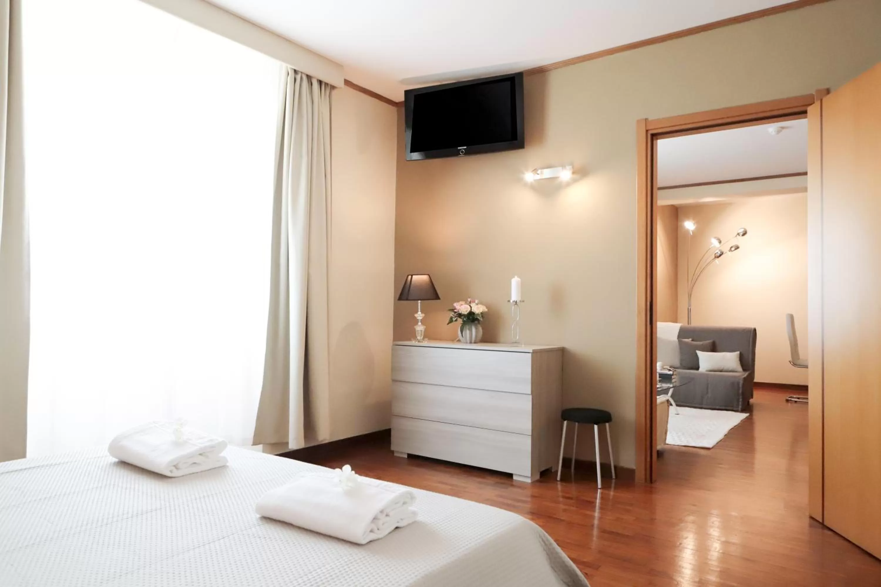 Coffee/tea facilities, Bed in Pegasus Hotel