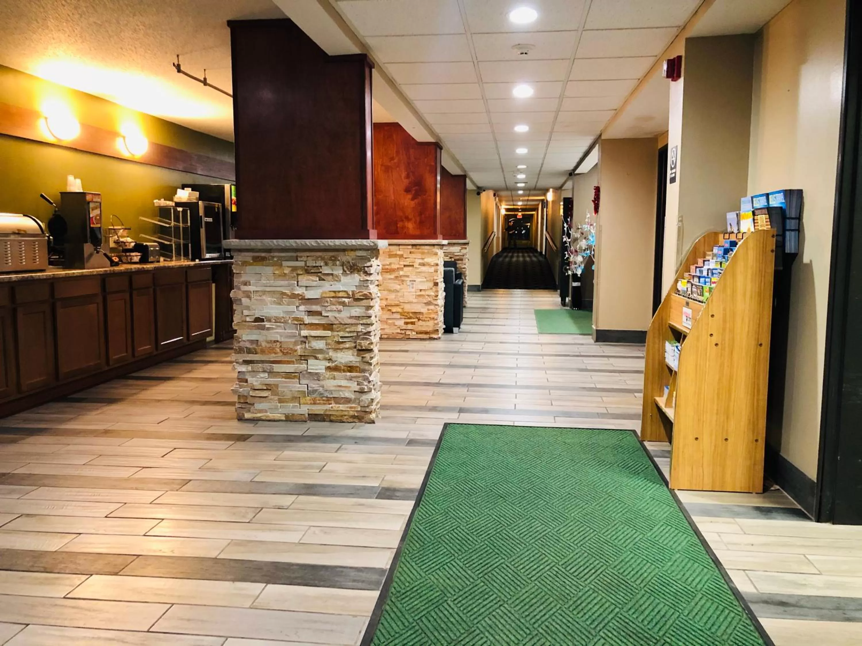 Lobby or reception in Boarders Inn & Suites by Cobblestone Hotels Columbus