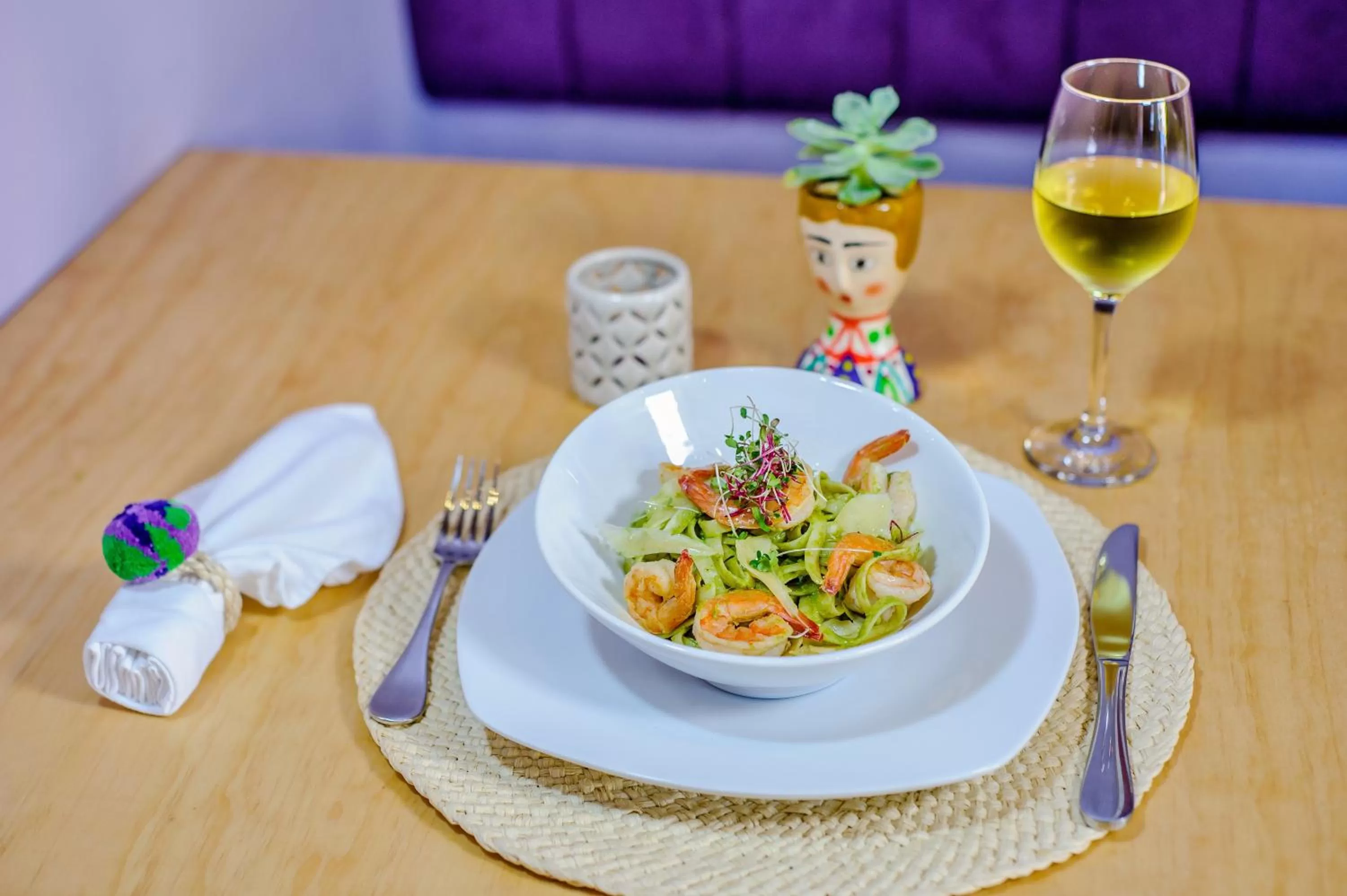 Restaurant/places to eat in Hotel Casa del Parque by AHS